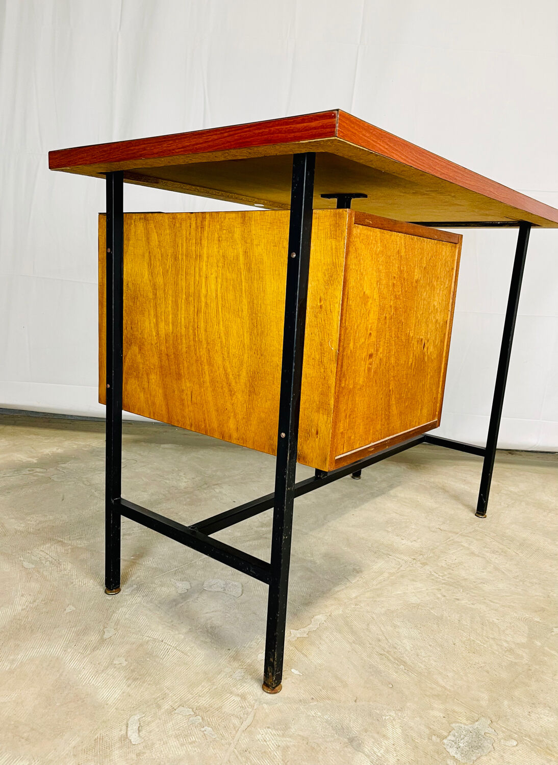 Formica desk