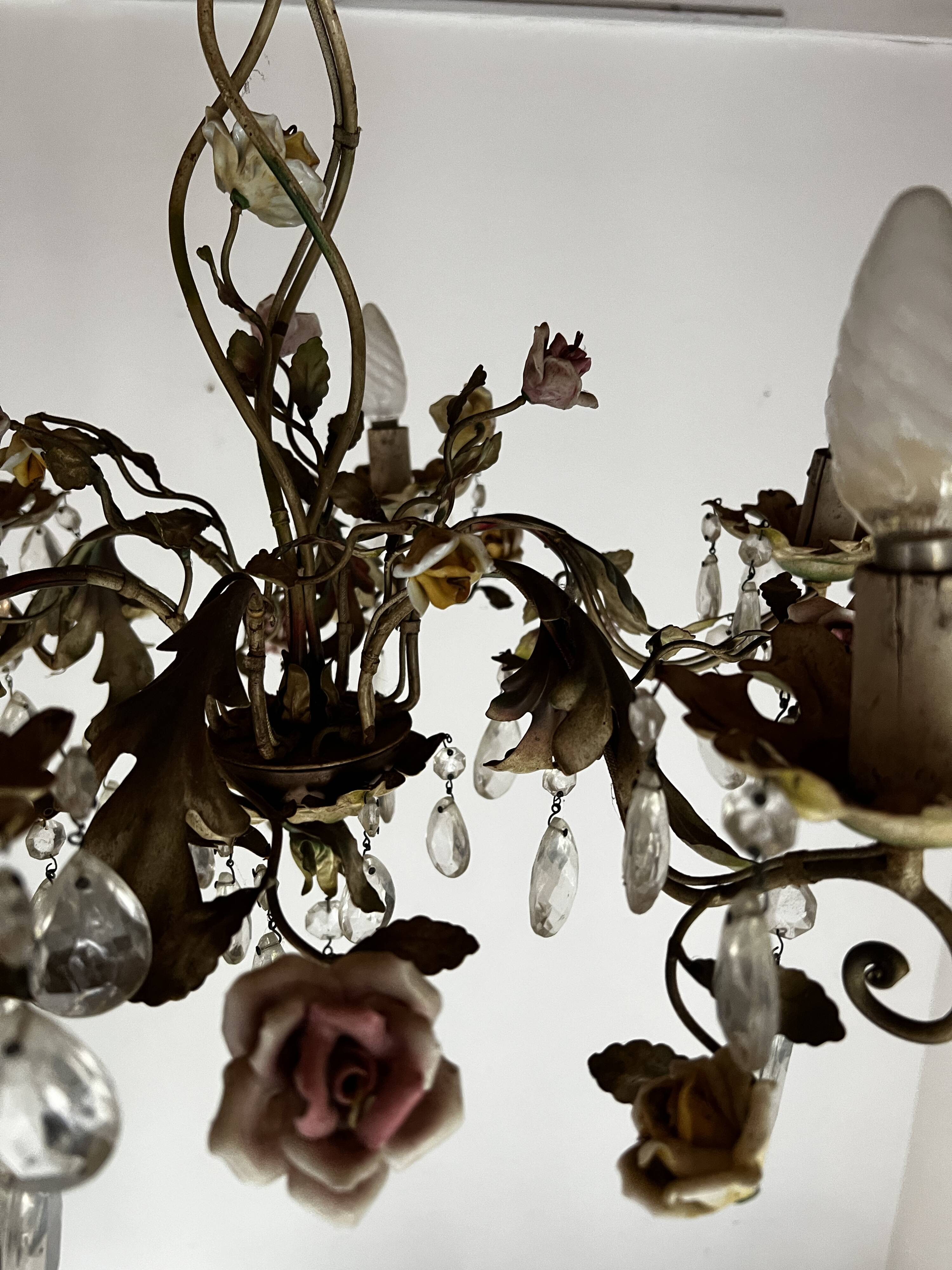 Chandelier with a floral porcelain decoration and pendants