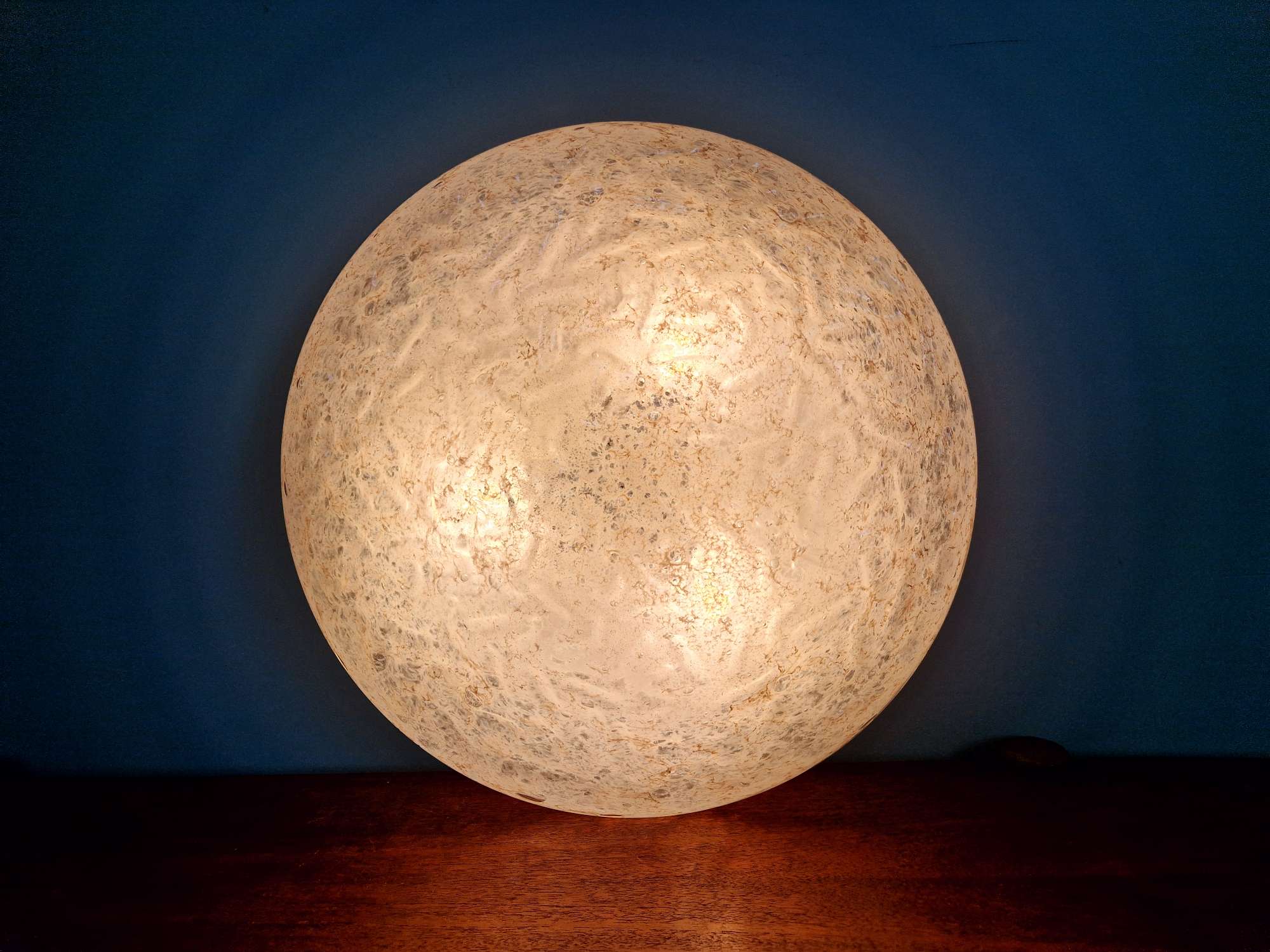 Grand plafonnier en verre glacé (diam 45cm), Doria, 1970