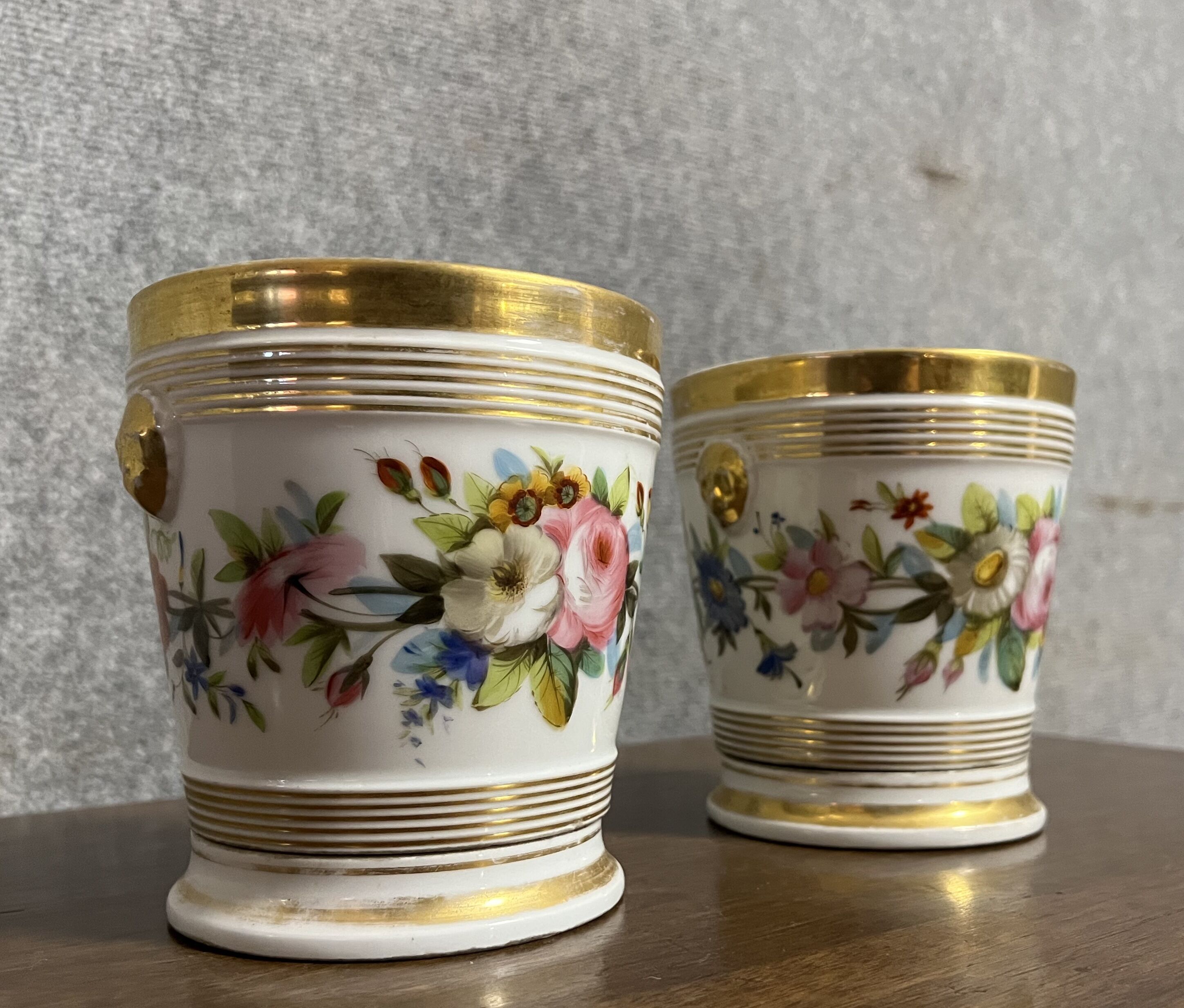 Pair of porcelain pot caches with a white background, Old Paris XIXeme