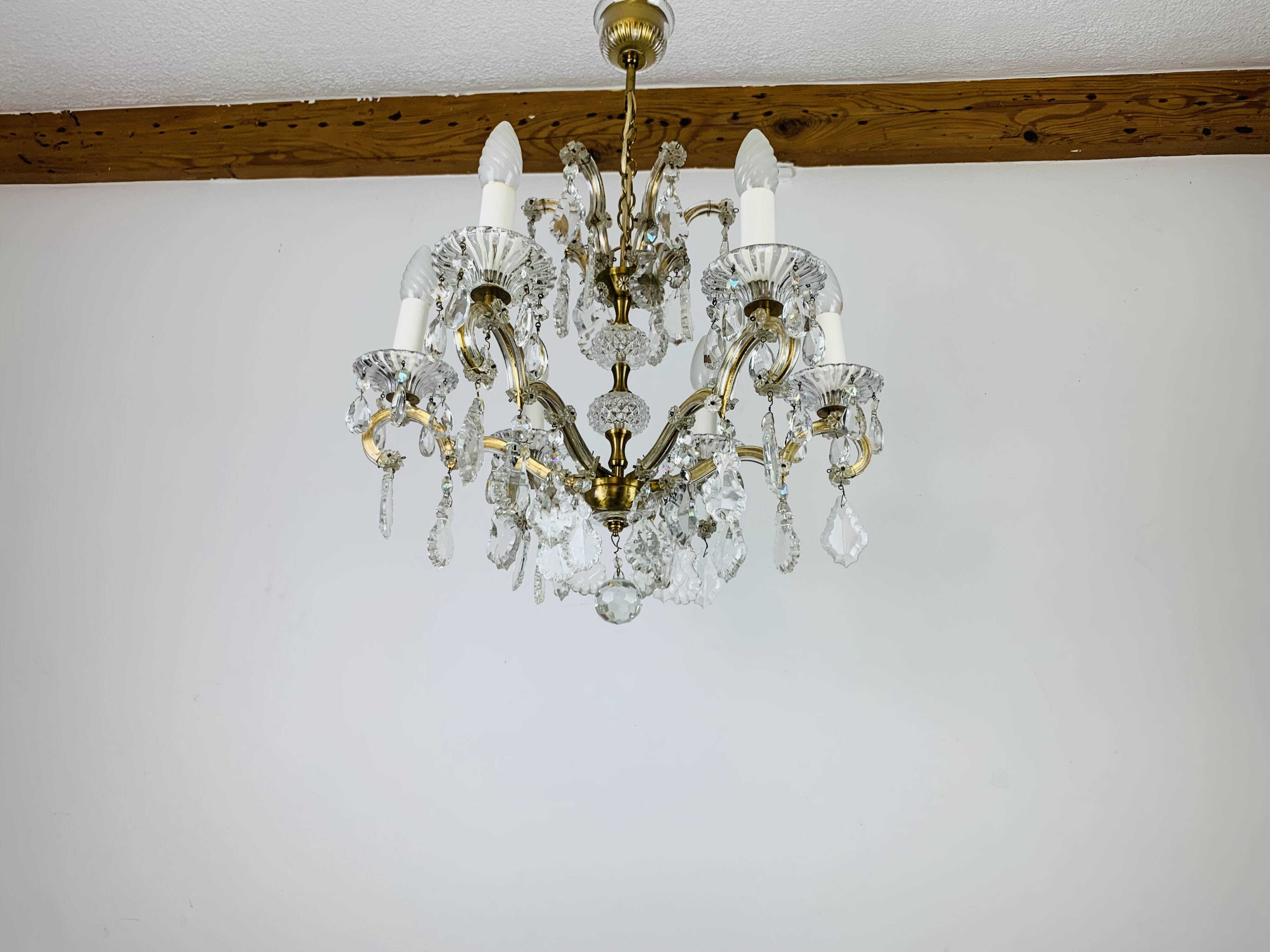 Palme & Walter chandelier, crystal and brass pendants, 1970s