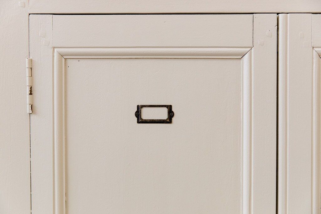 Vintage wooden dresser - linen colors