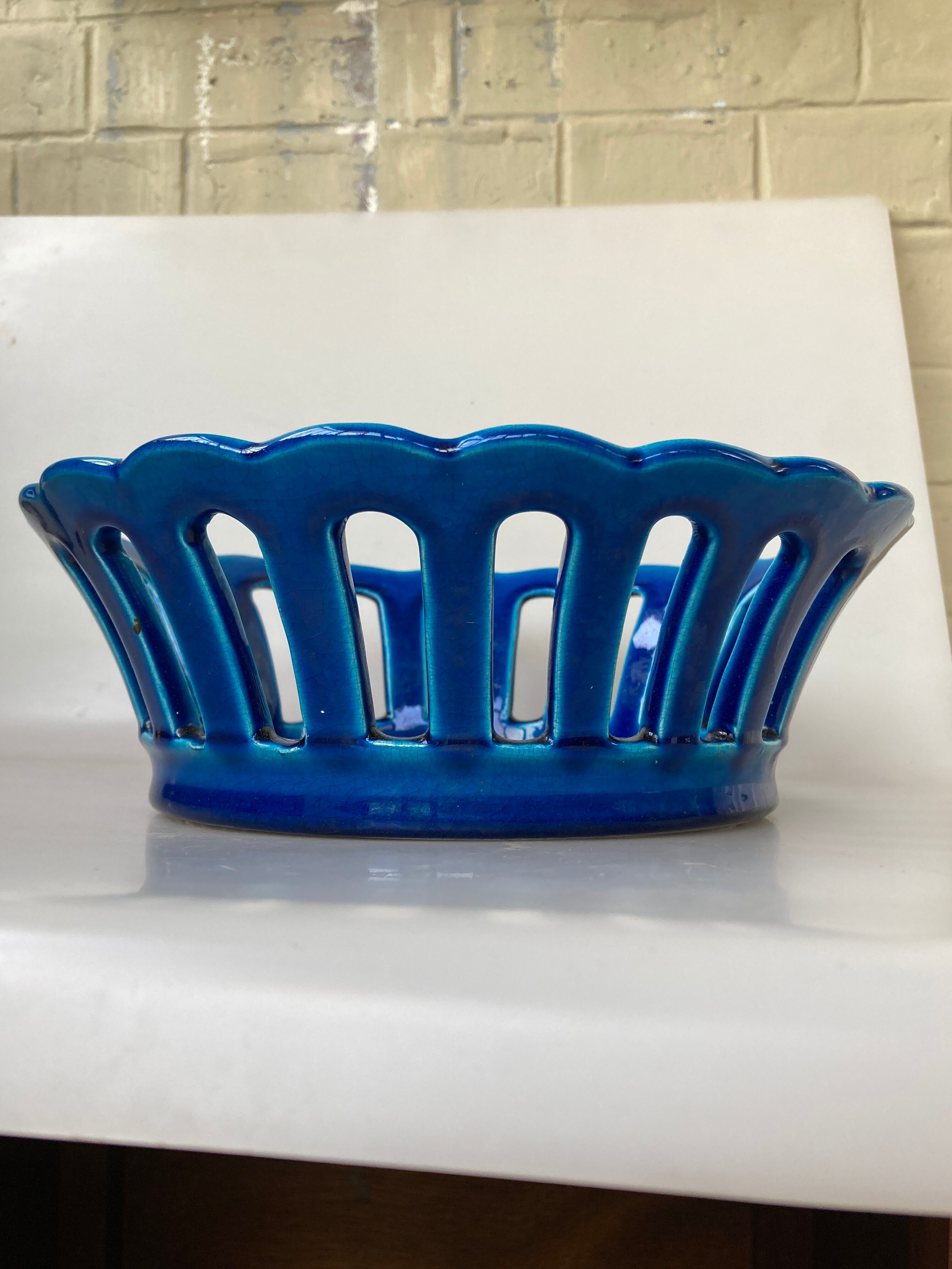 Openwork ceramic fruit basket - vintage blue cut