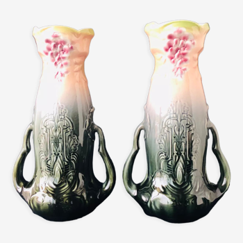 Paire de vases en barbotine art nouveau
