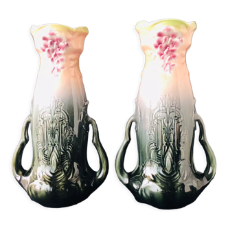 Paire de vases en barbotine art nouveau