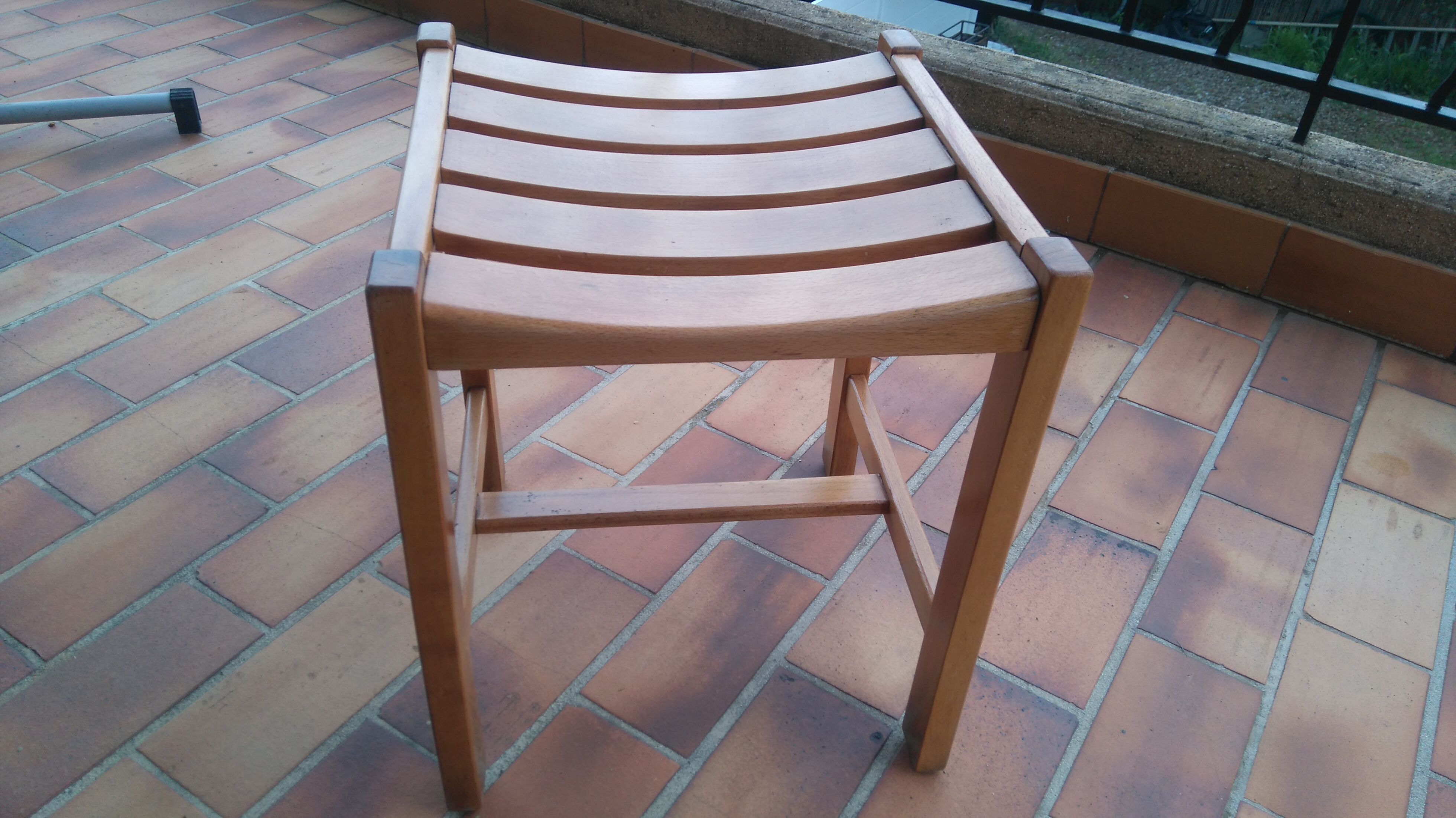 Tabpouret light honey wood