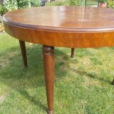 Extendable dining table