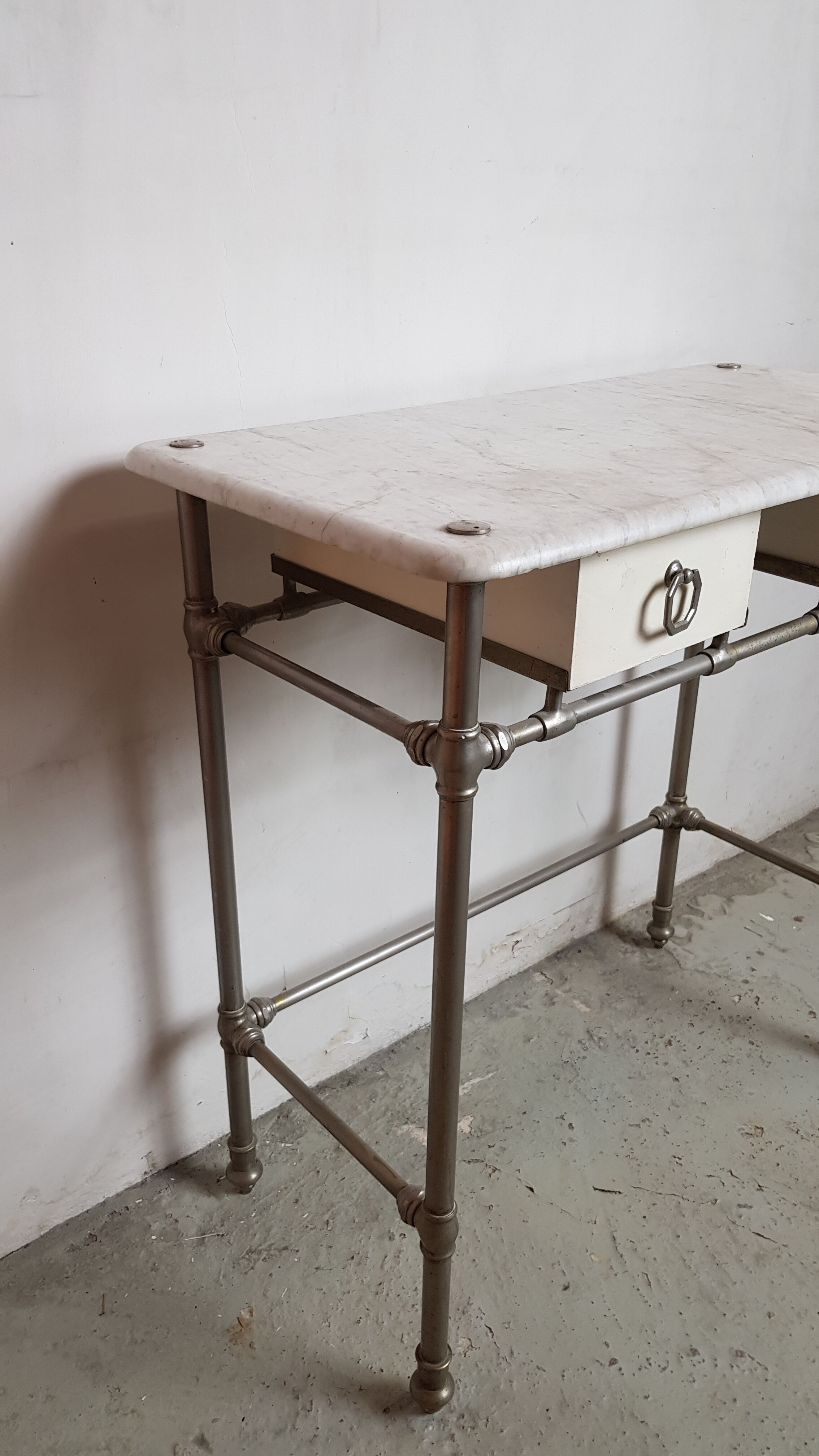 Toilet table - console