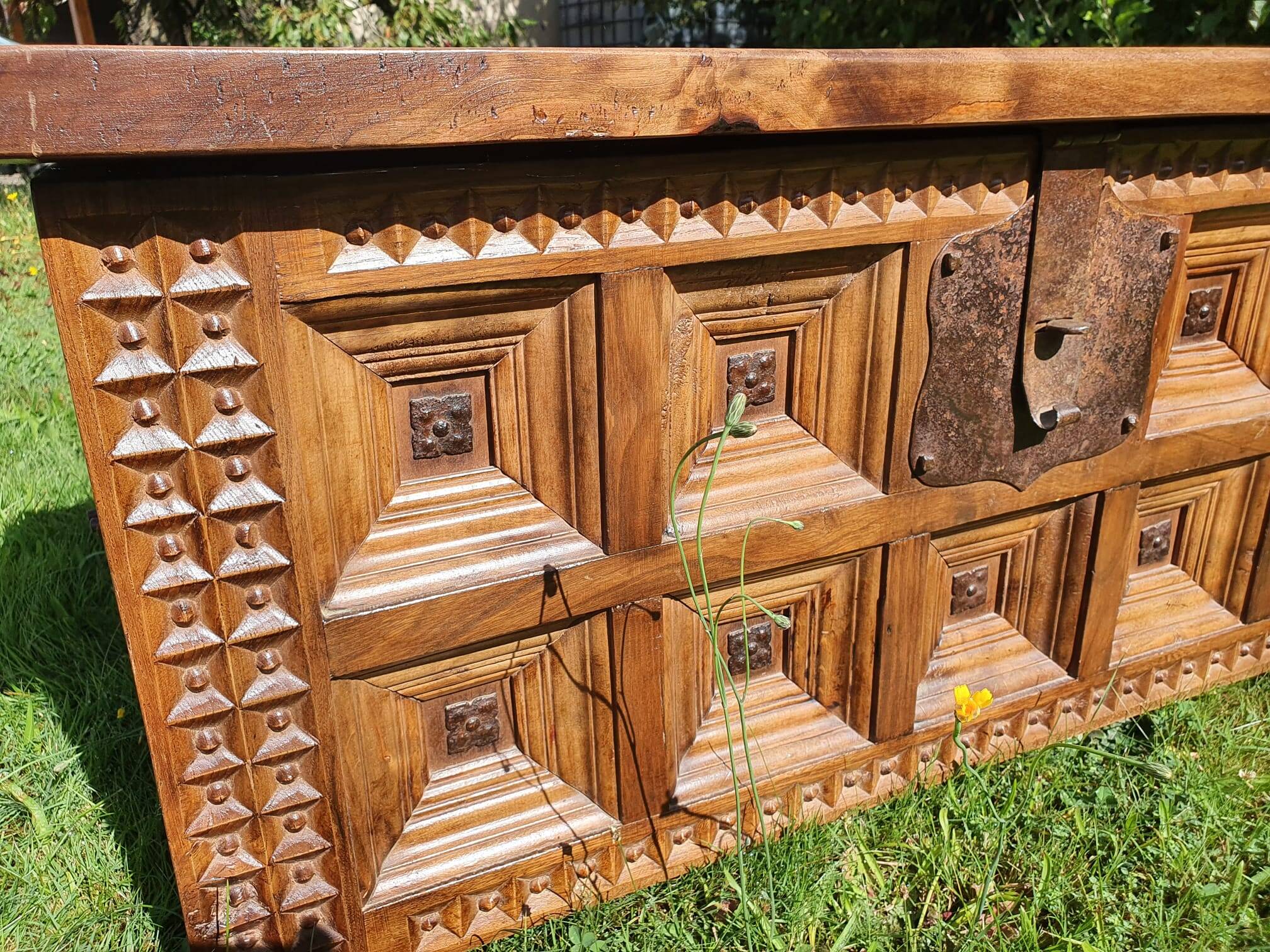 Chest - Walnut - Very good condition