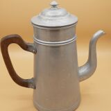 Cafetière ancienne en aluminium