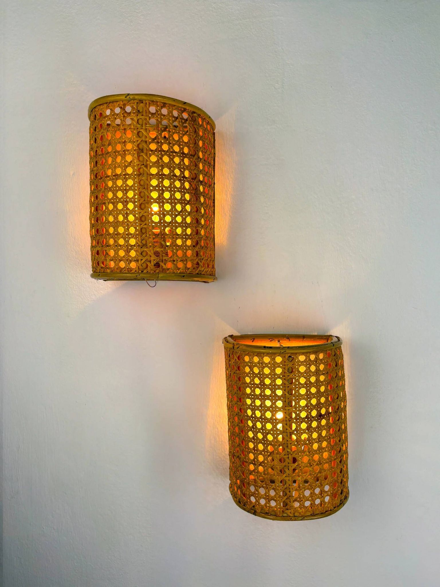 Pair of mid-century woven wicker & rattan wall sconces – Italy 1960s
