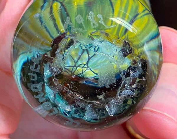 Petit vase soliflore en verre signé LE LONQUER 1982 , état impeccable