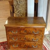 Commode XIXème en plaquage d'acajou, trois tiroirs, 81x80x43 cm