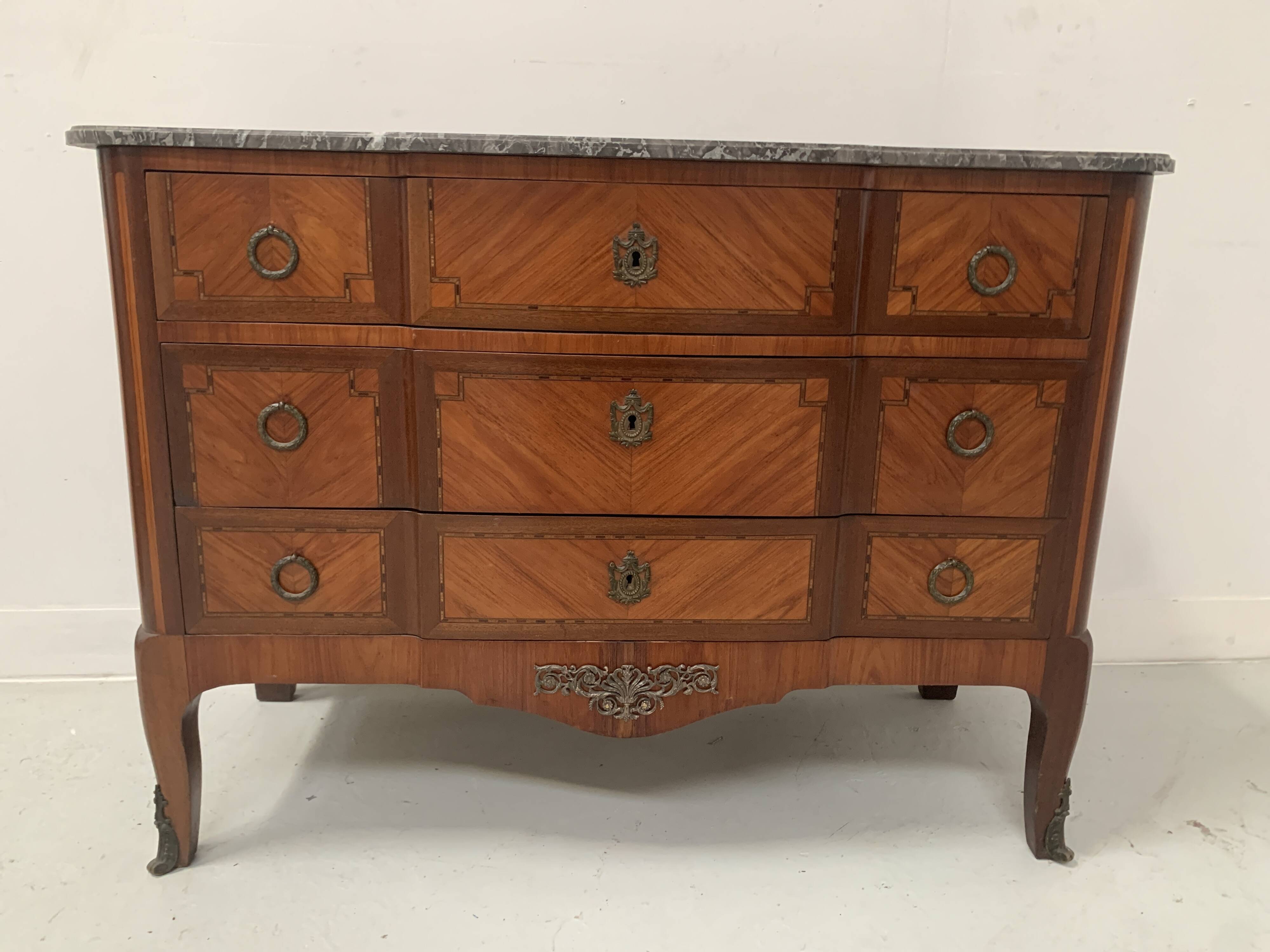 Transition style chest of drawers in mahogany and rosewood, 20th century
