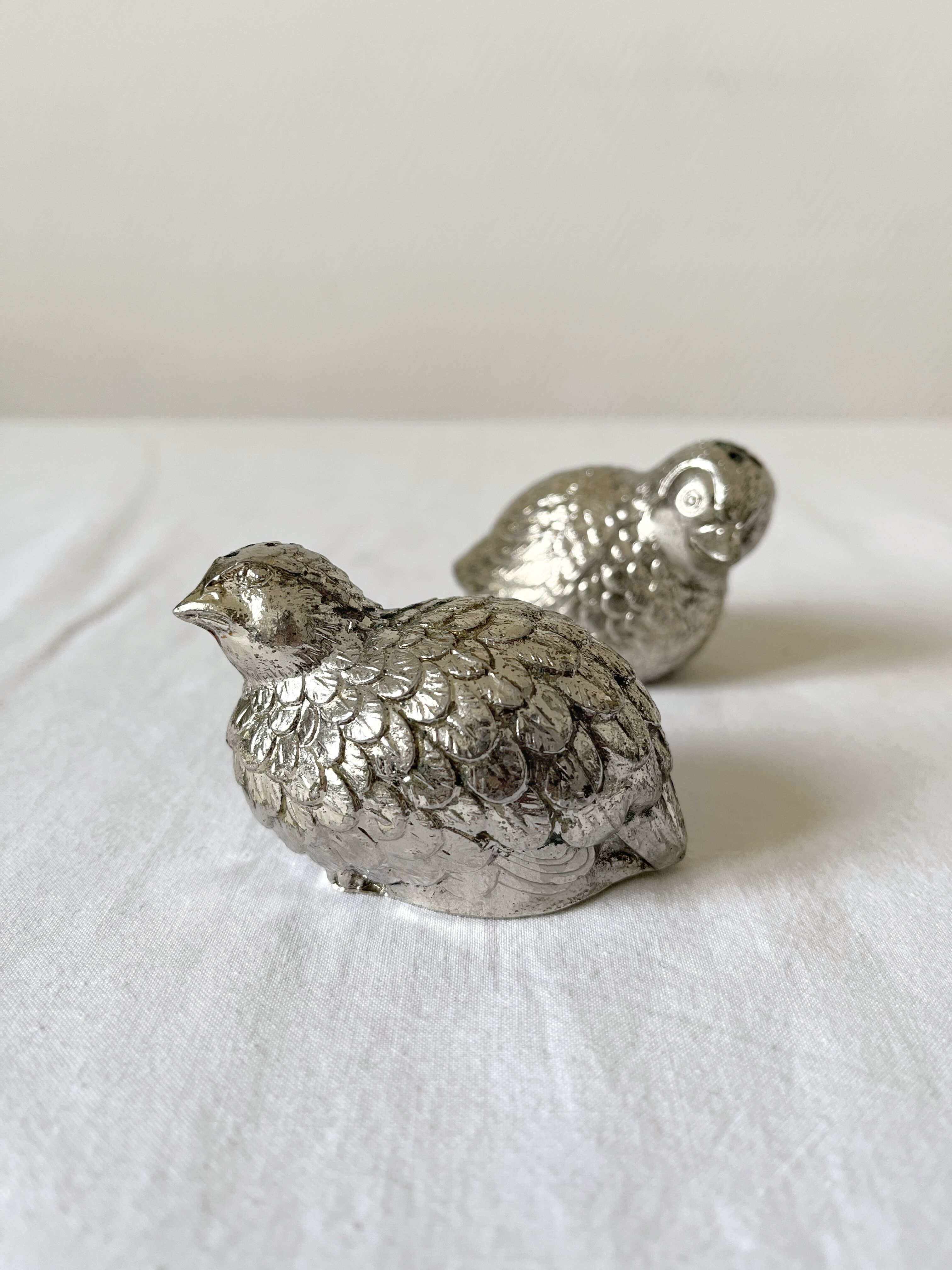 Salière et poivrière en métal argenté oiseaux vintage