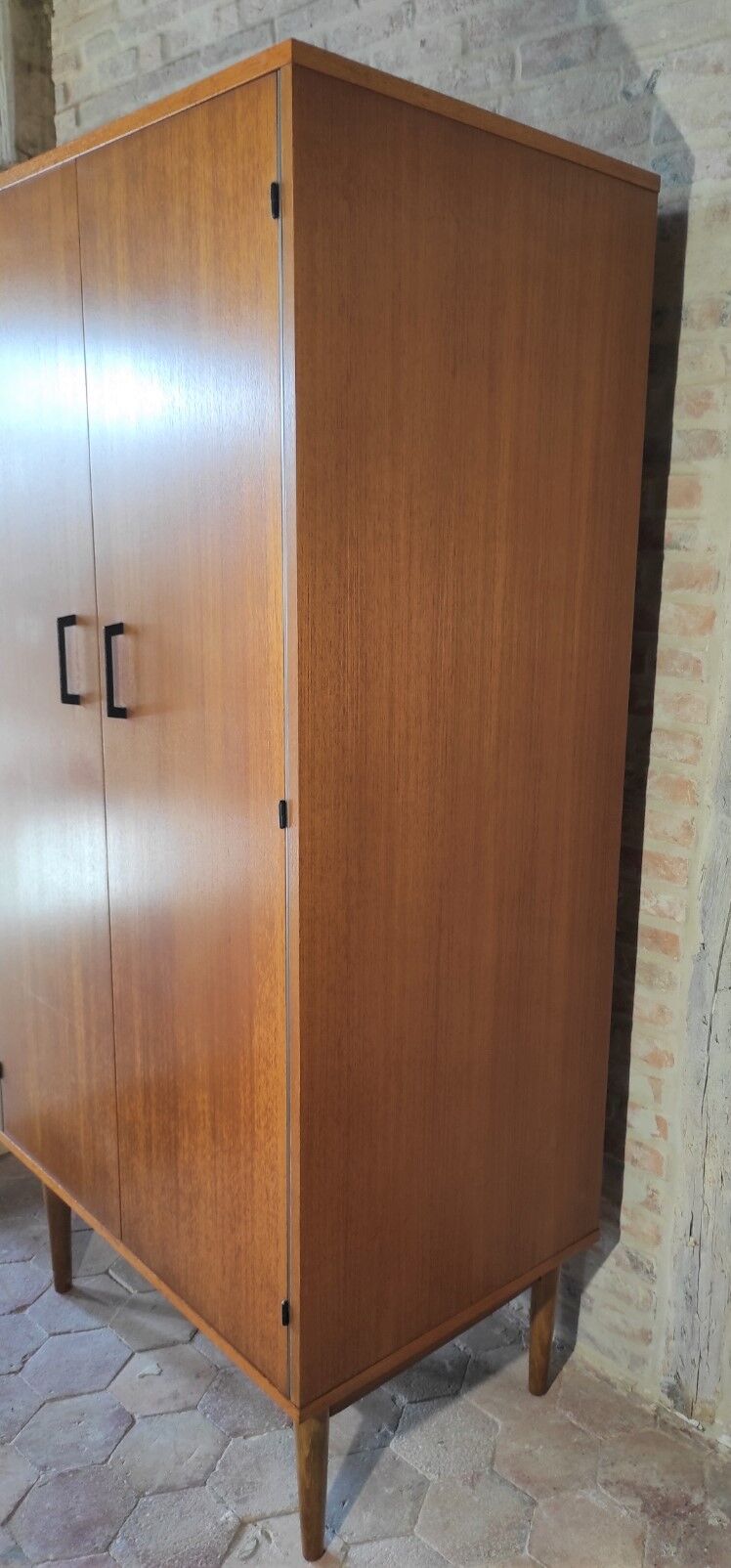 Armoire vintage