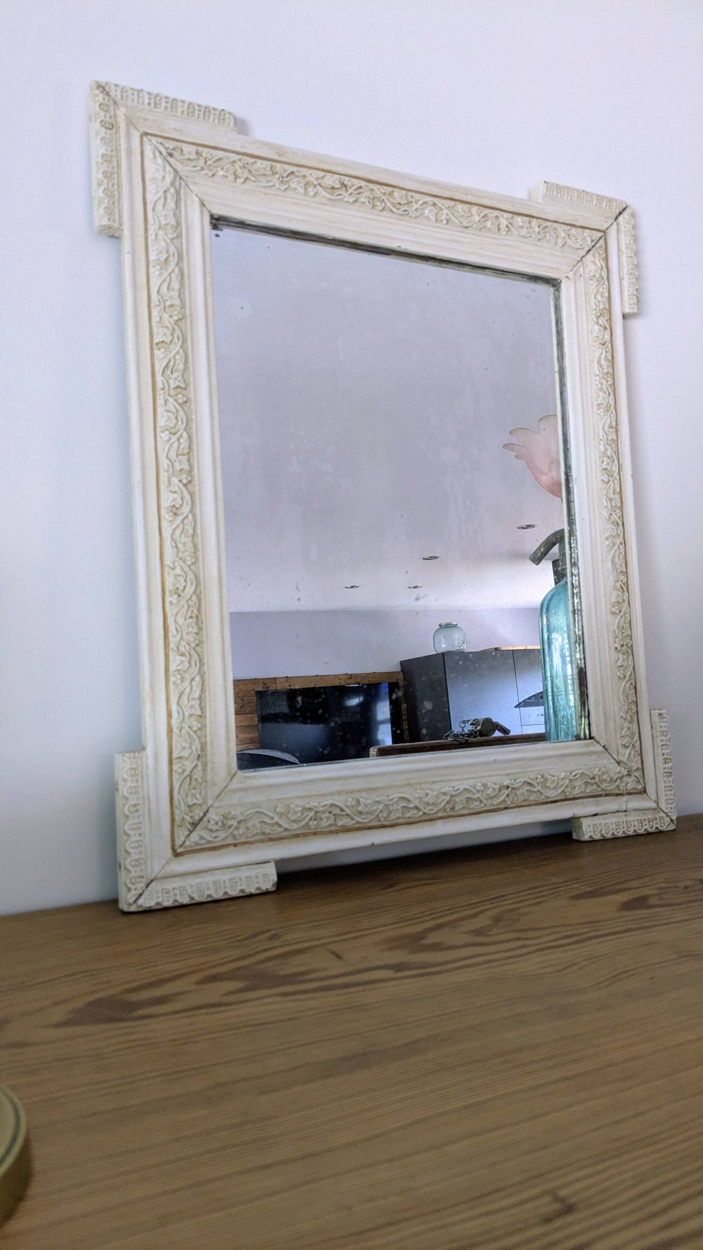 Miroir XIXᵉ au cadre patiné — Élégance et authenticité 45 x 39 cm