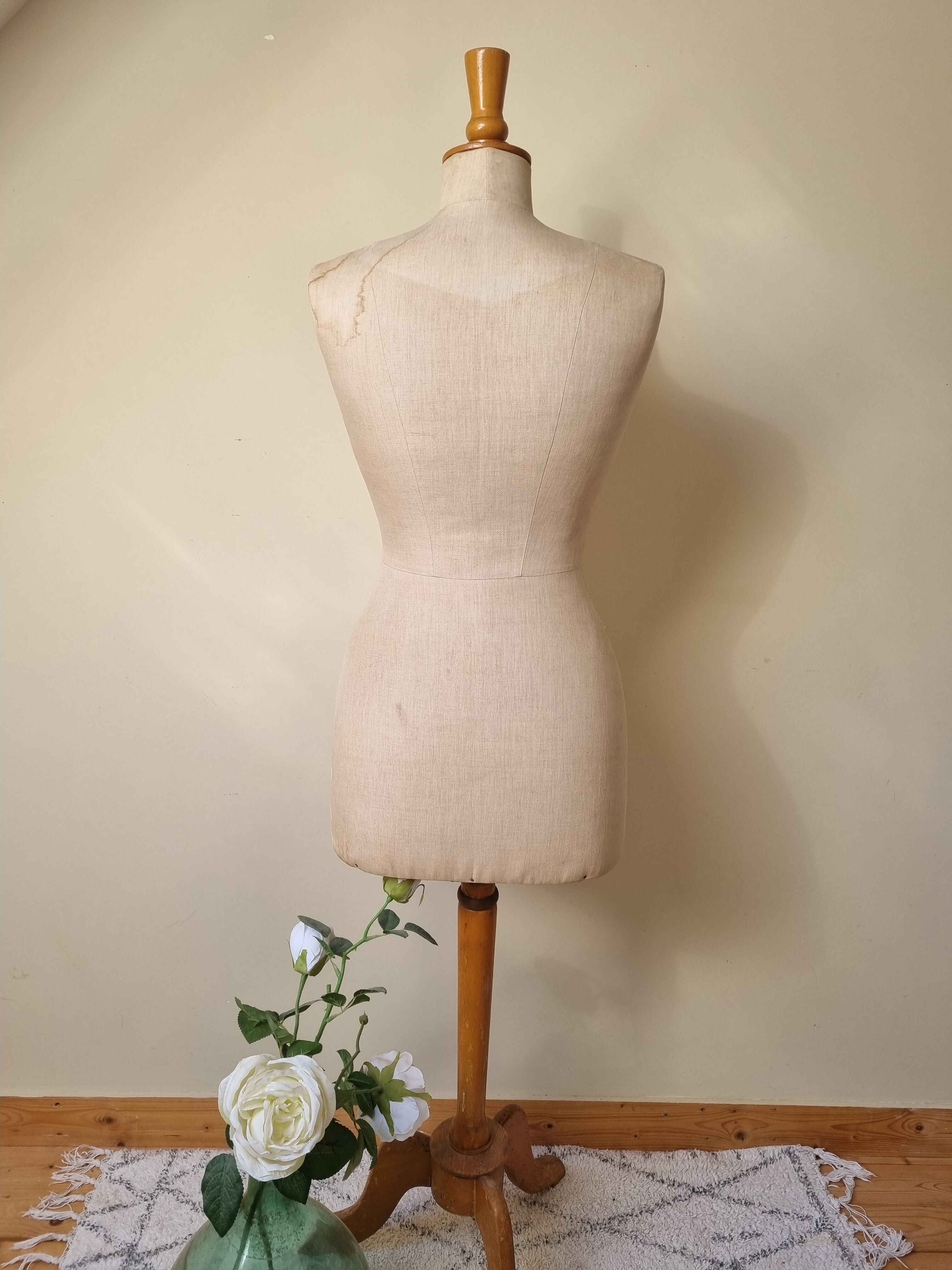 Bust of vintage seamstress Gérard Paris