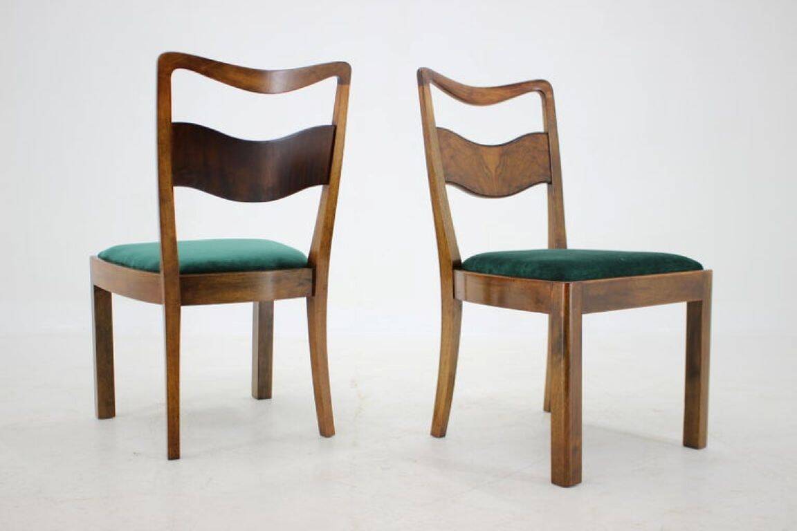Set of 4 Czech Art Deco Walnut Dining Chairs in Green Velvet, 1930s