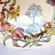 Assiette polychrome signée Kg Luneville 19ème lys et papillons