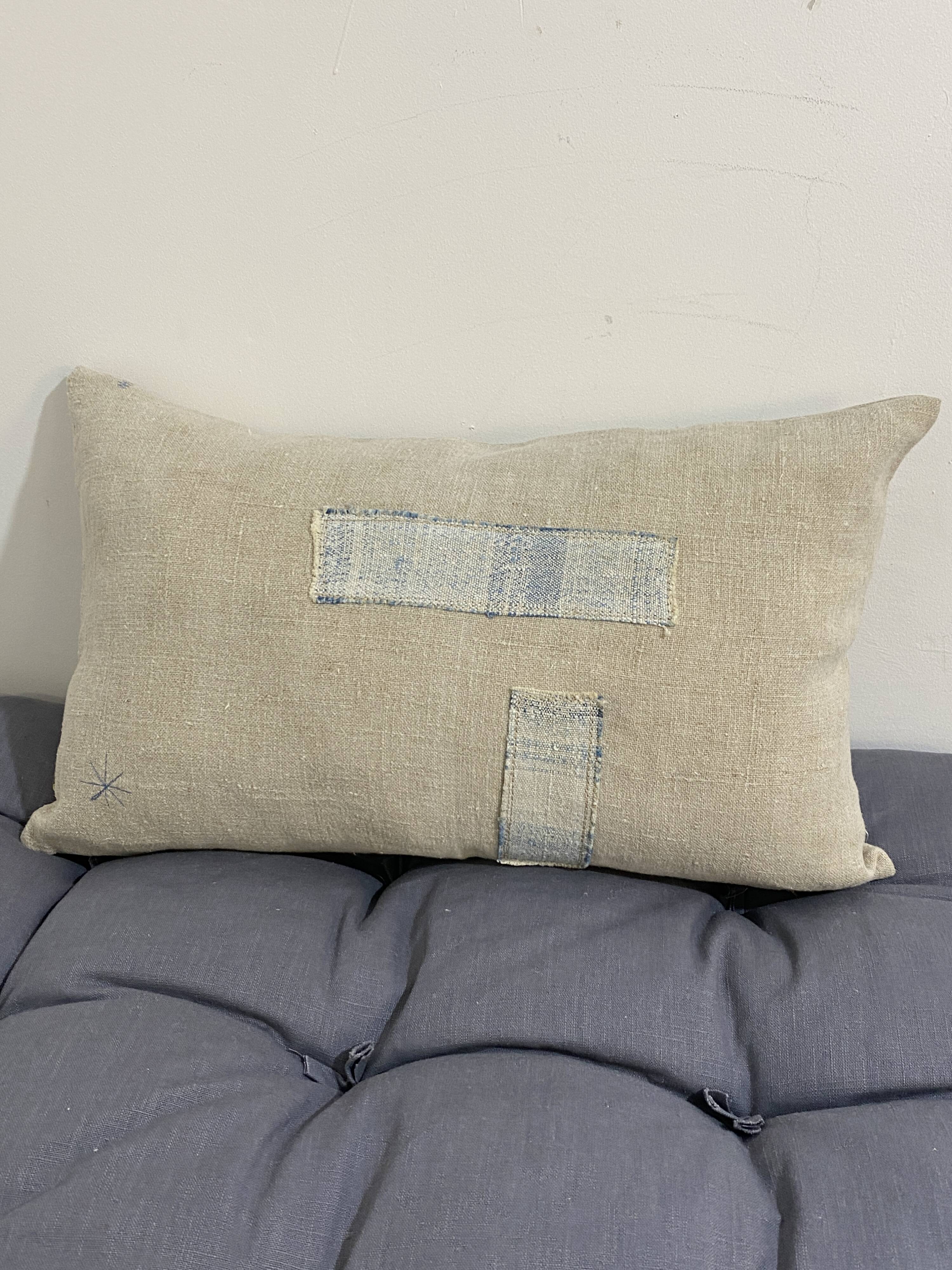 Coussin artisanal en toile ancienne style Kilim