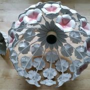 Suspension vintage fleurs tôle peinte