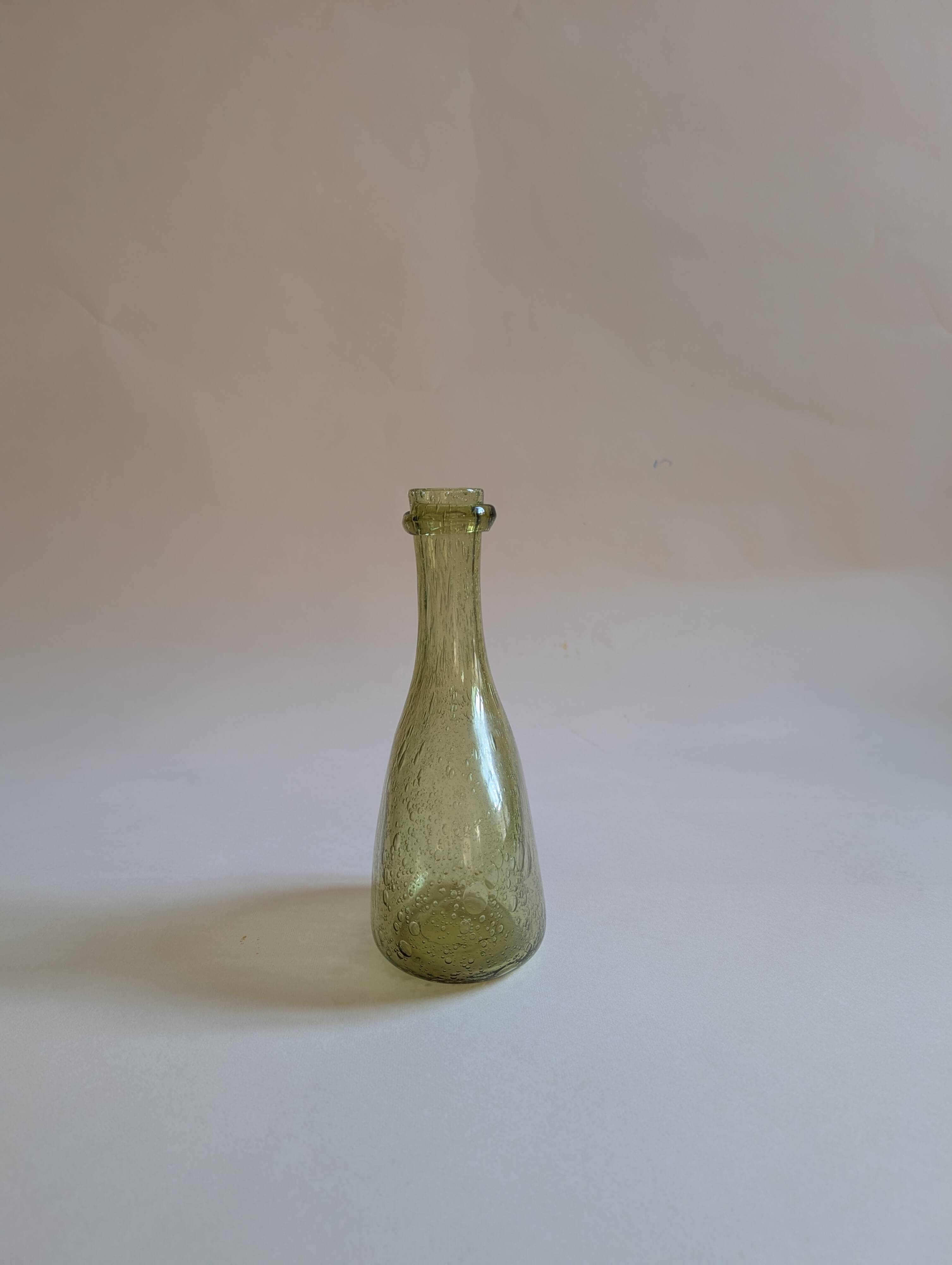 Bubble glass carafe