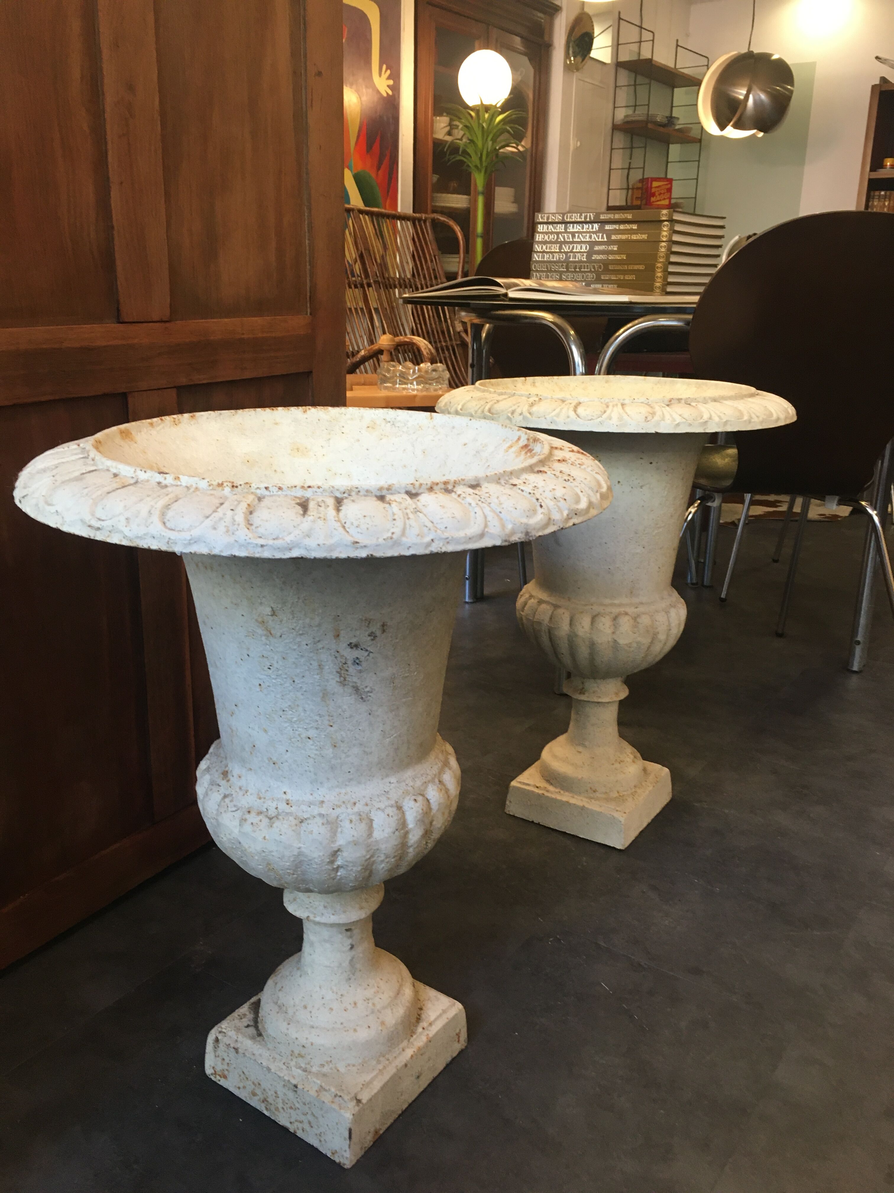 Pair of medicid vasques, cast, exterior