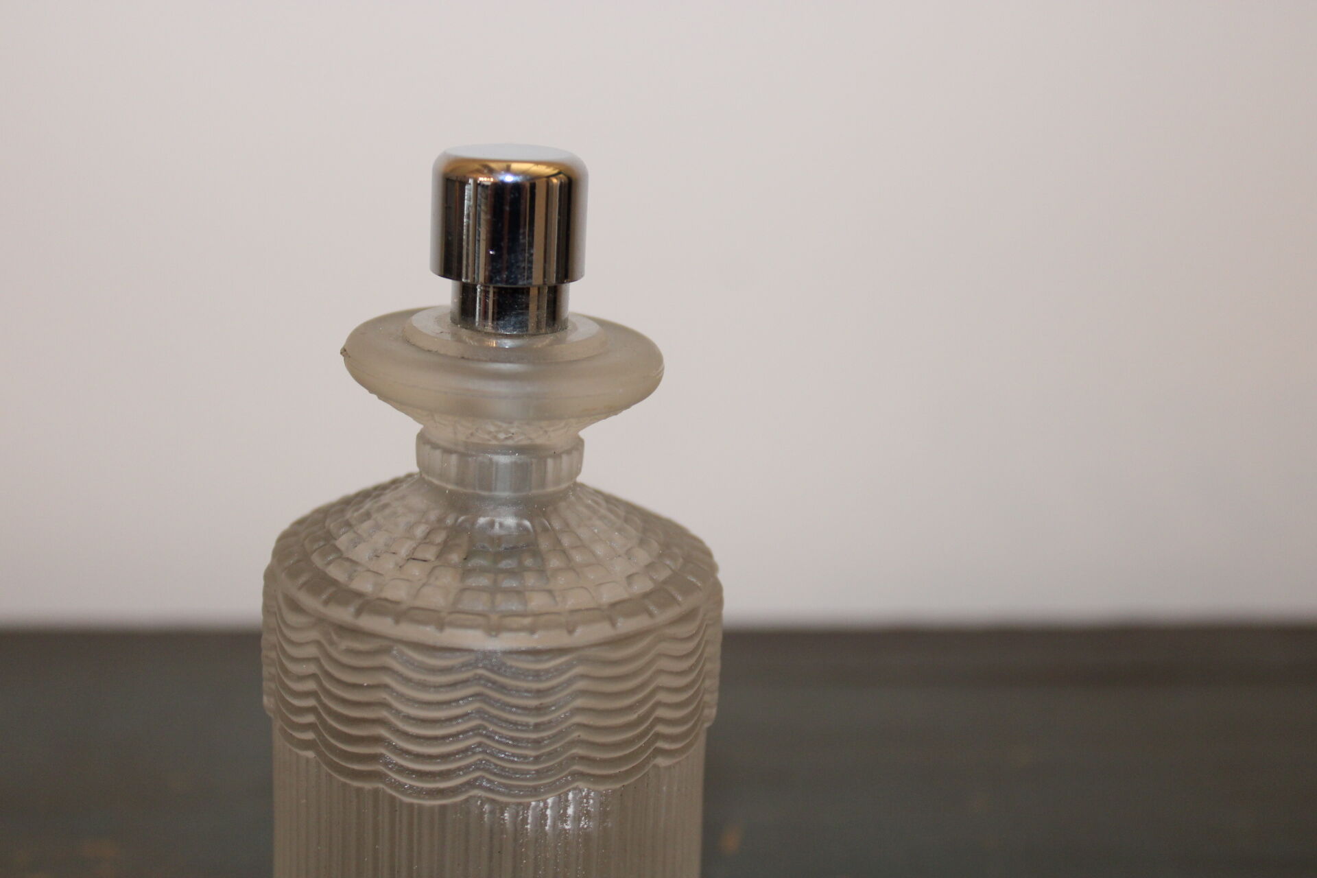 Mustard and salt shaker in glass and bakelite