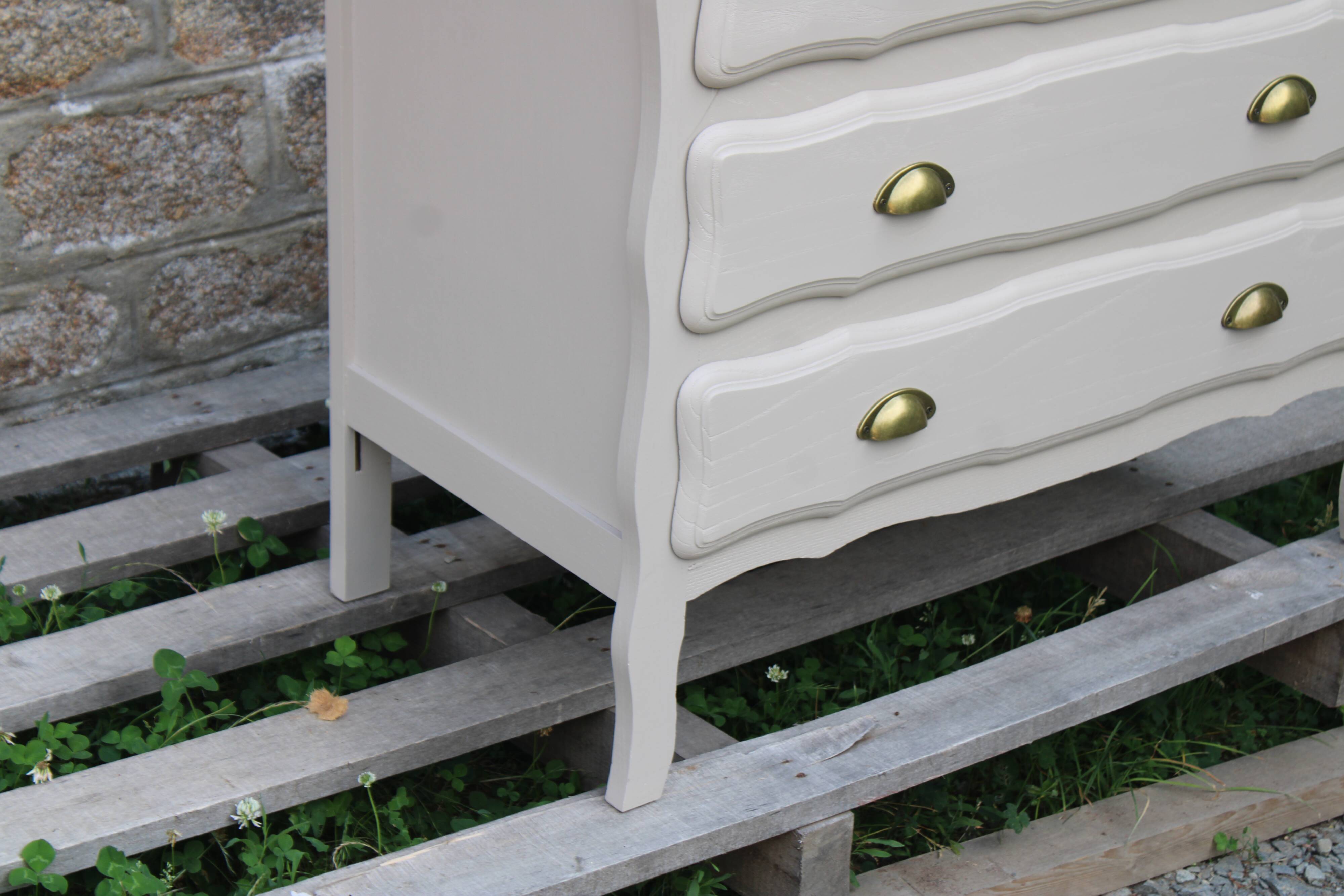 Commode vintage rénovée Greige Galuchat – Style campagne chic