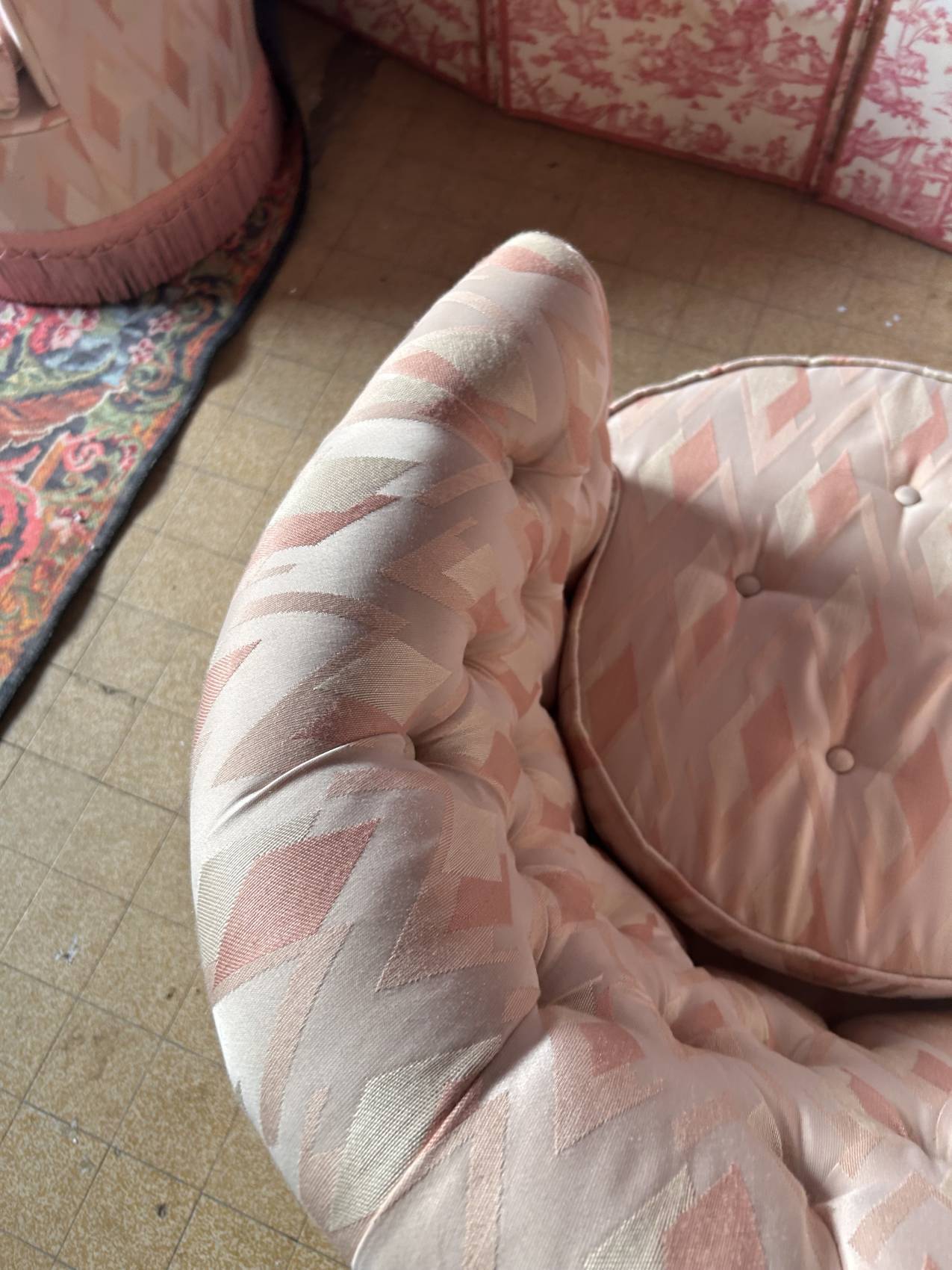 Pair of Hollywood Regency style cabriolet armchairs in satin pink, 1970s.