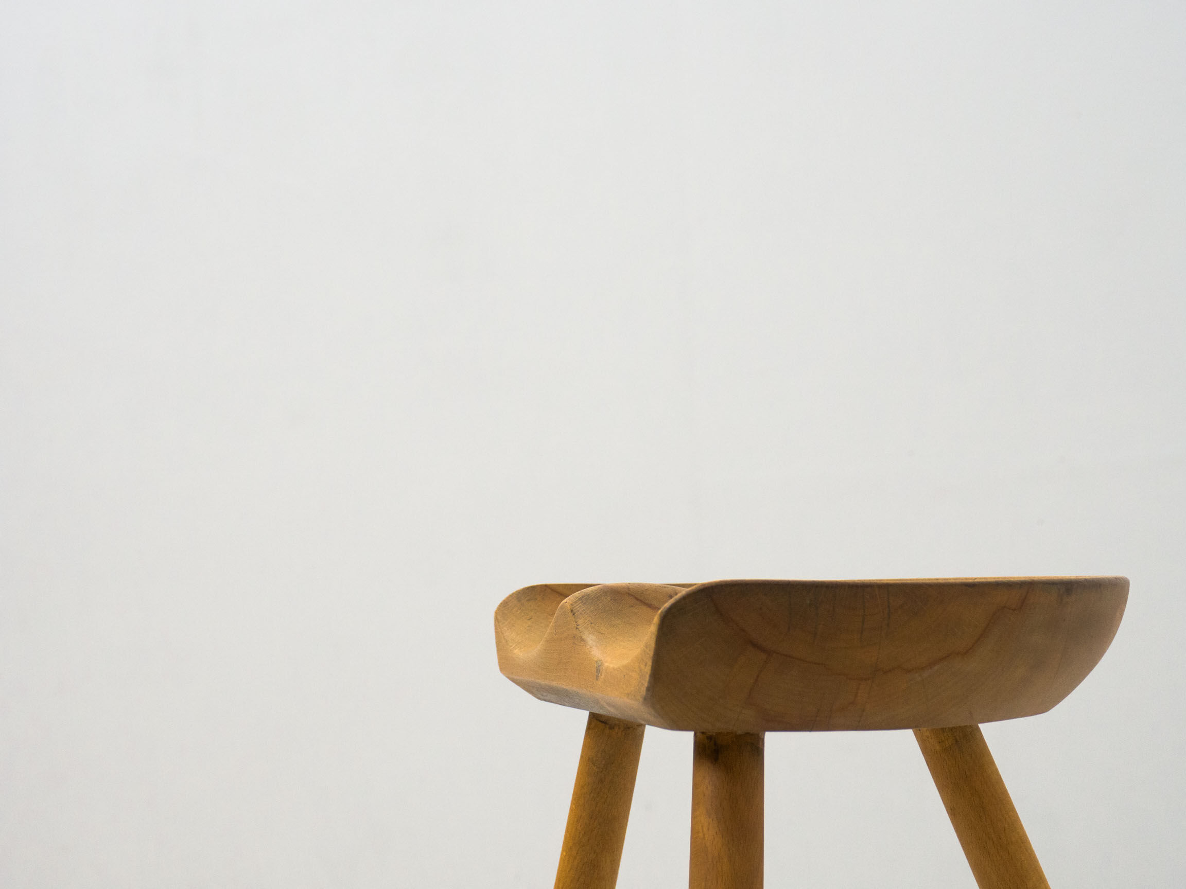 Tabouret sculptural en bois de hêtre design danois