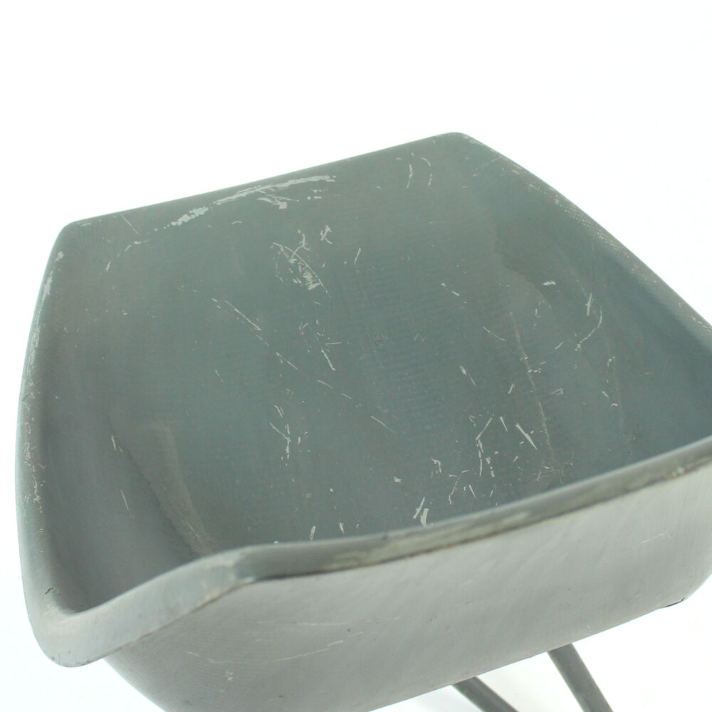 Chaise de tramway en fibre de verre et métal gris par Miroslav Navratil pour vertex 1960s