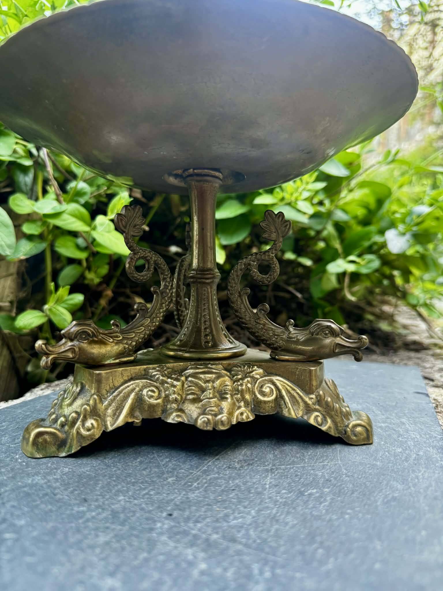 Large fruit bowl in solid brass Neo-Renaissance