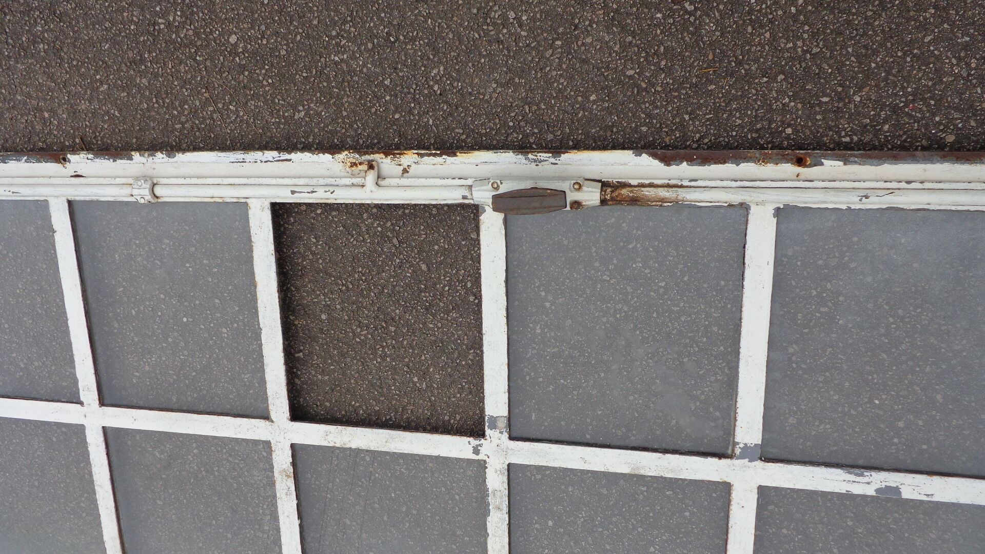 Window, arched metal chassis