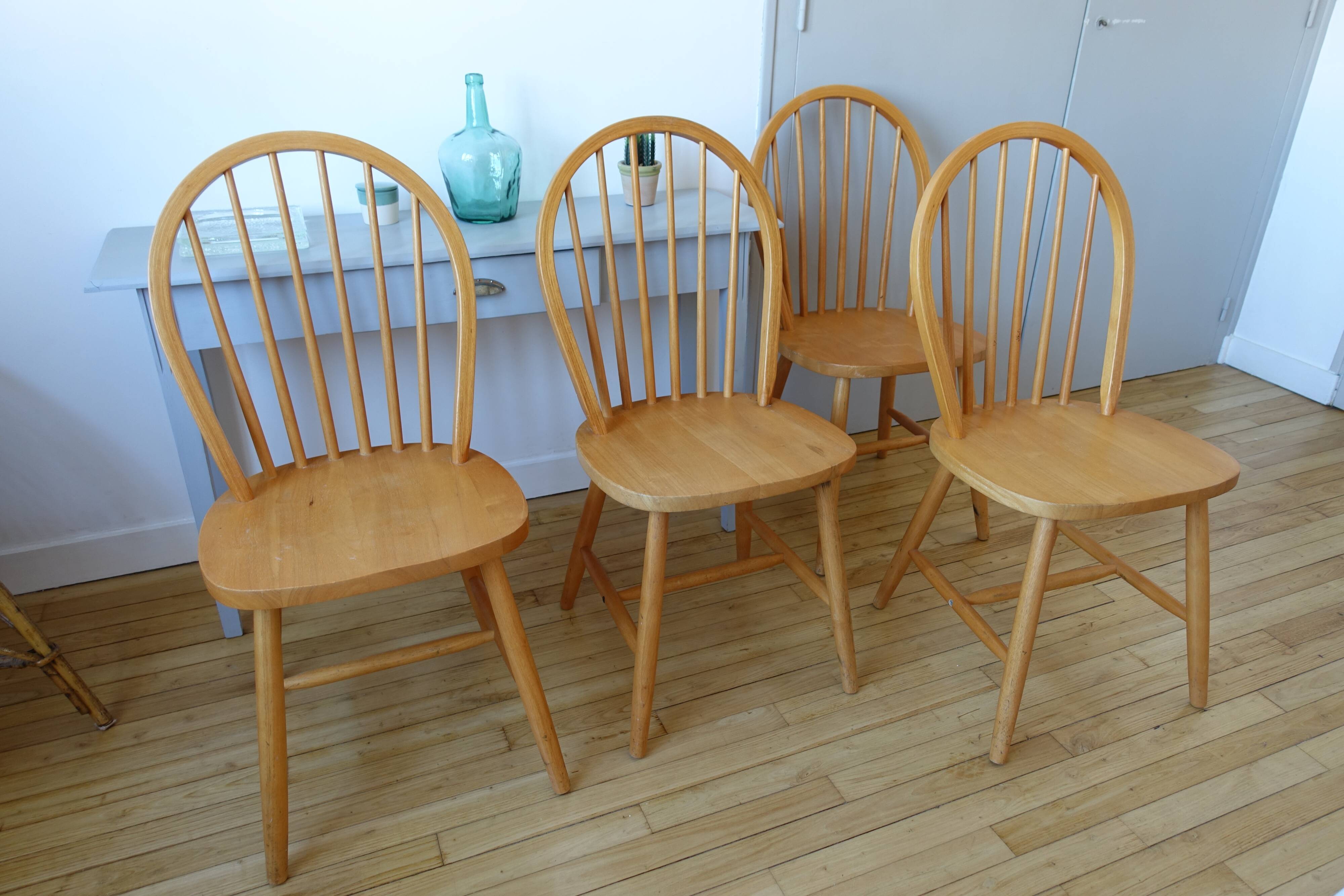 4 Scandinavian Windsor chairs in solid beech 1970s