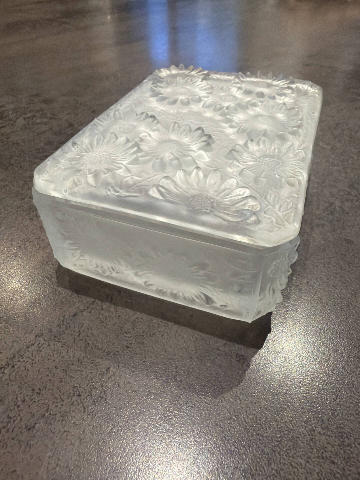 Art Deco cigarette box in frosted satin glass Barolac