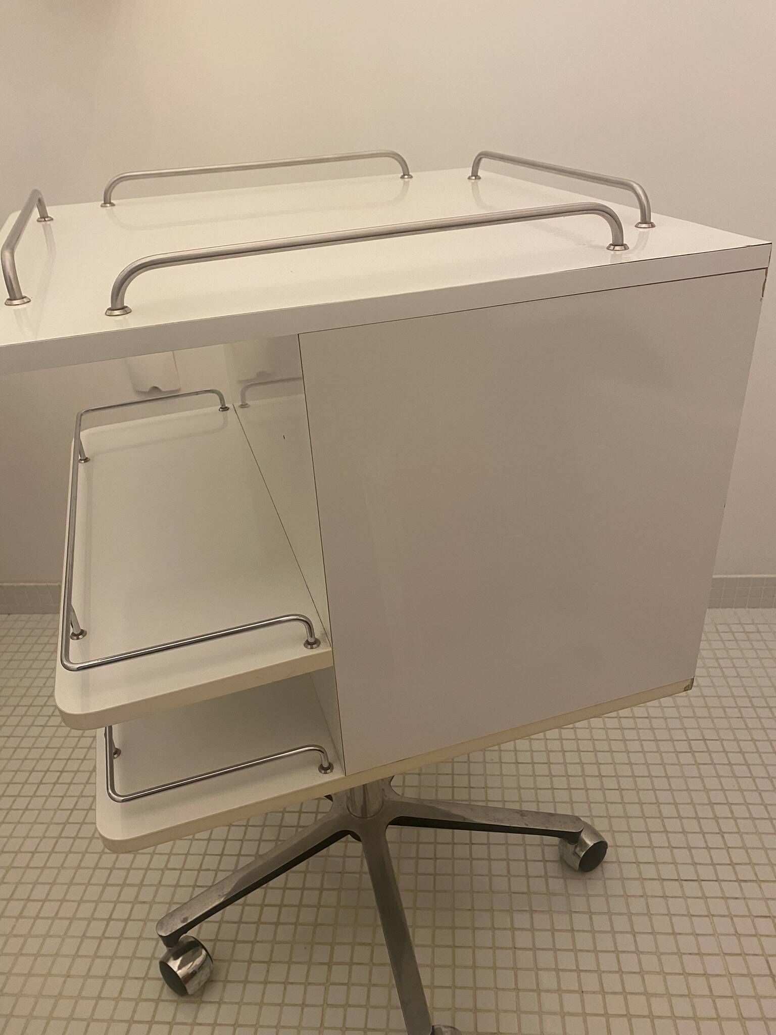 Desserte à roulettes de dentiste - Meuble de métier