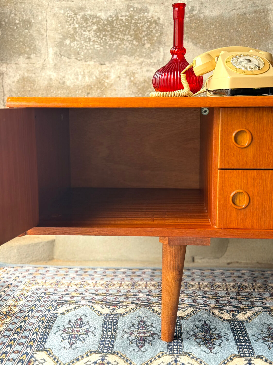 Scandinavian low sideboard in teak, 1970.