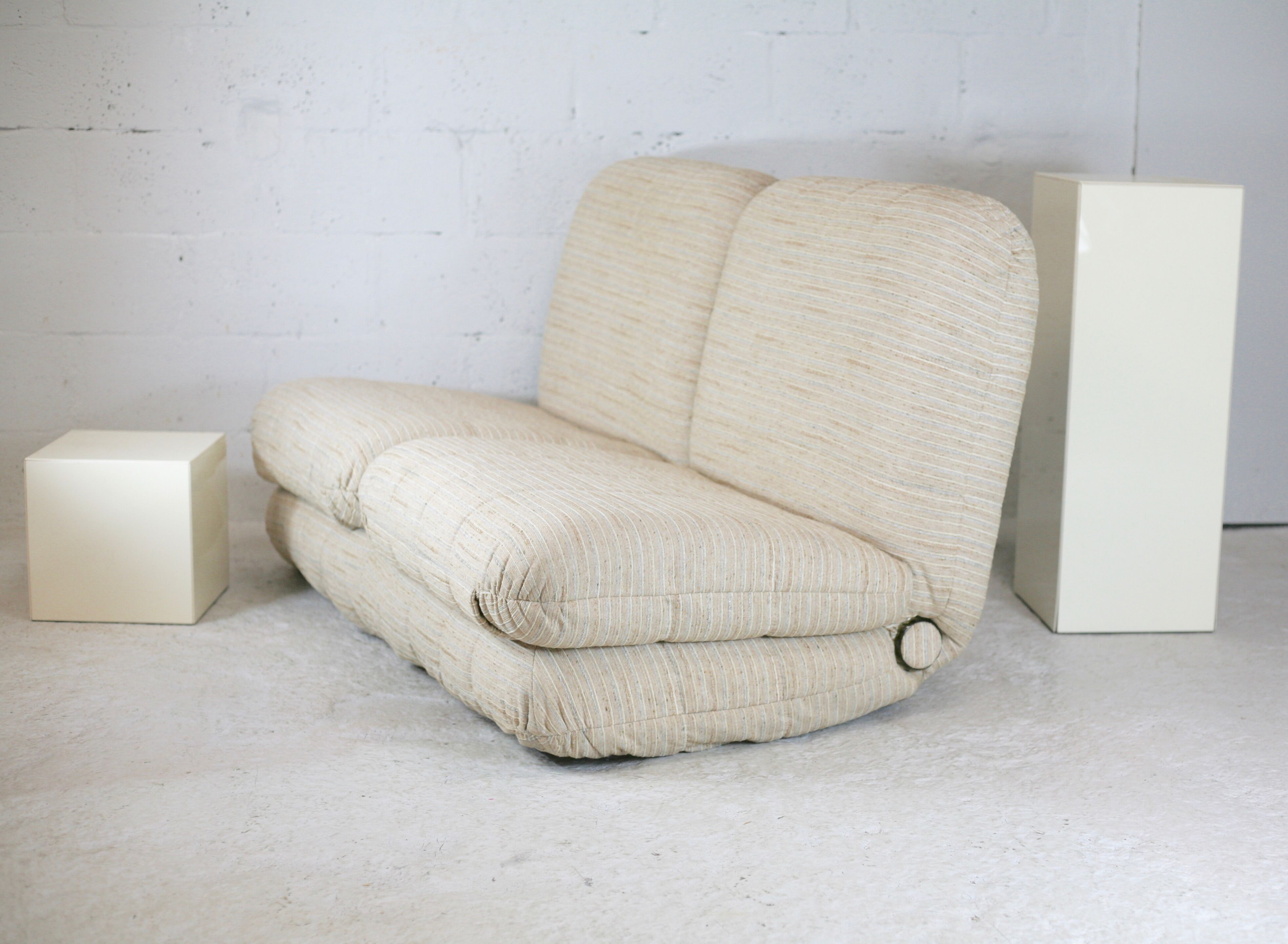 Reclining sofa color "crème chinée", France, circa 1970