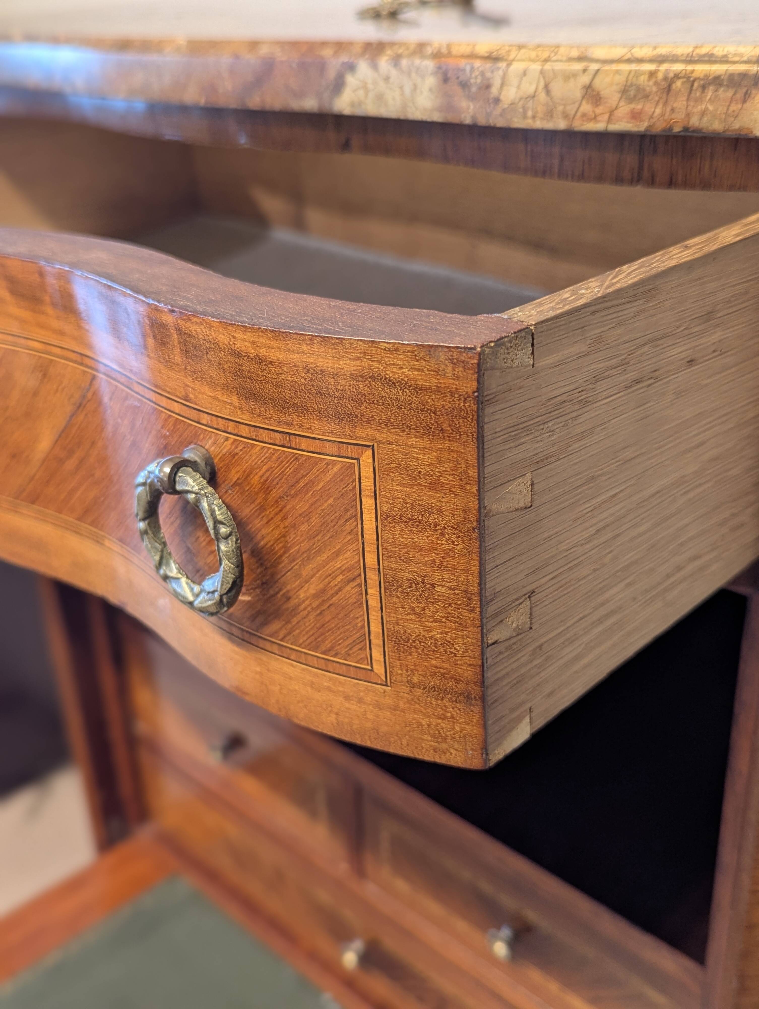 Secretaire style Louis XV en marqueterie