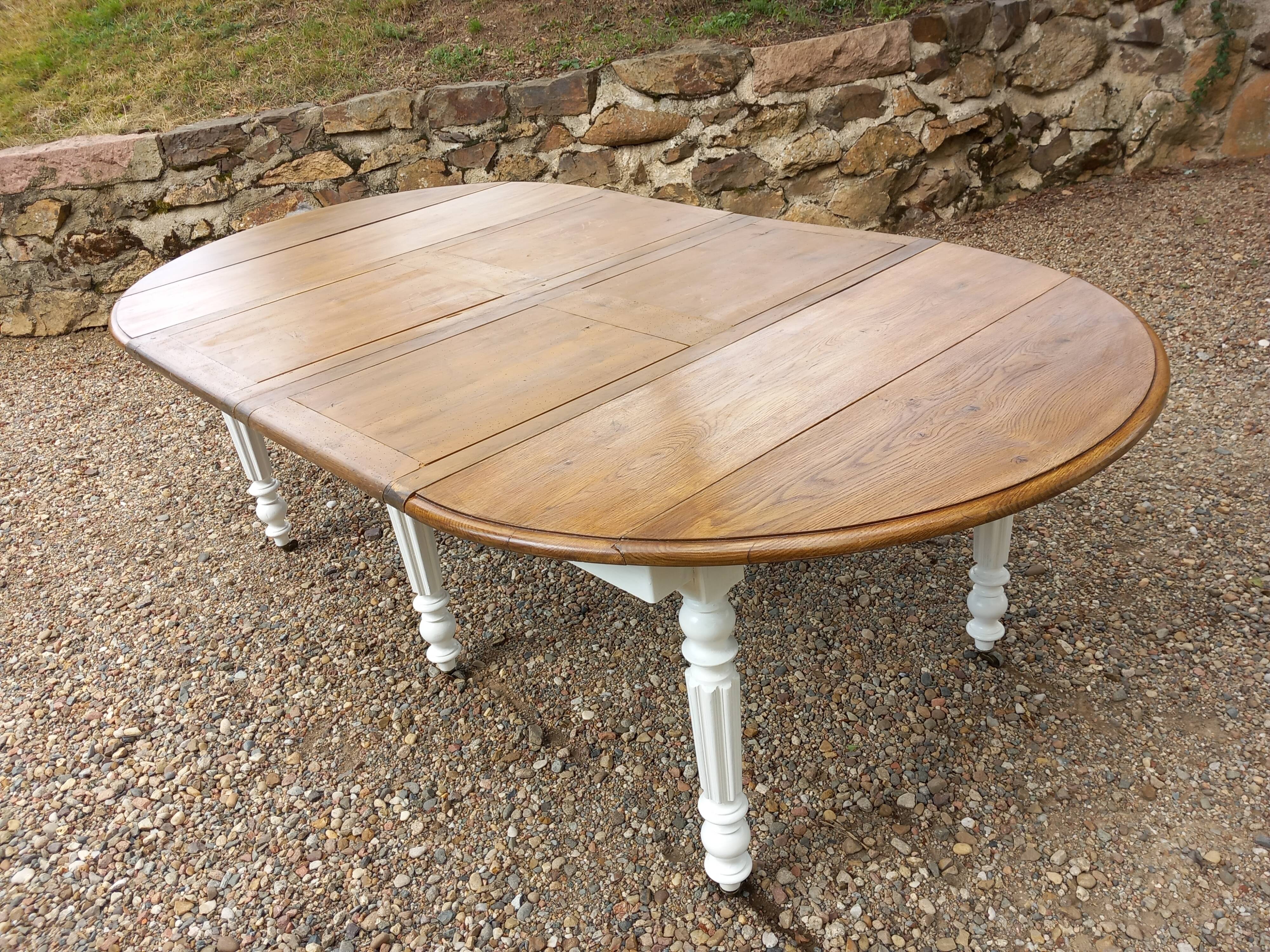 Antique solid wood table, round/oval extendable