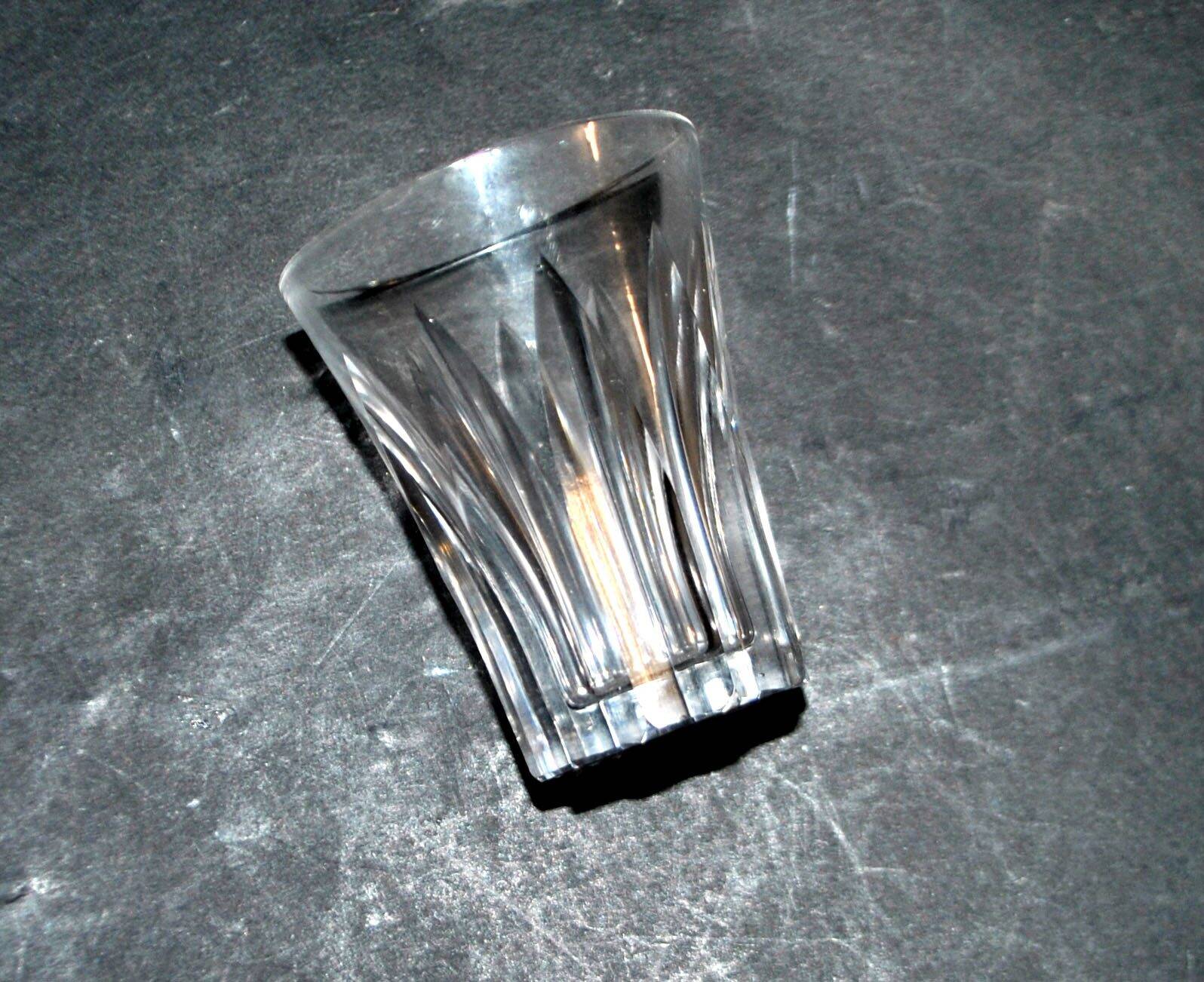 Baccarat set of 12 Art Deco cut crystal liqueur glasses star cave cabaret