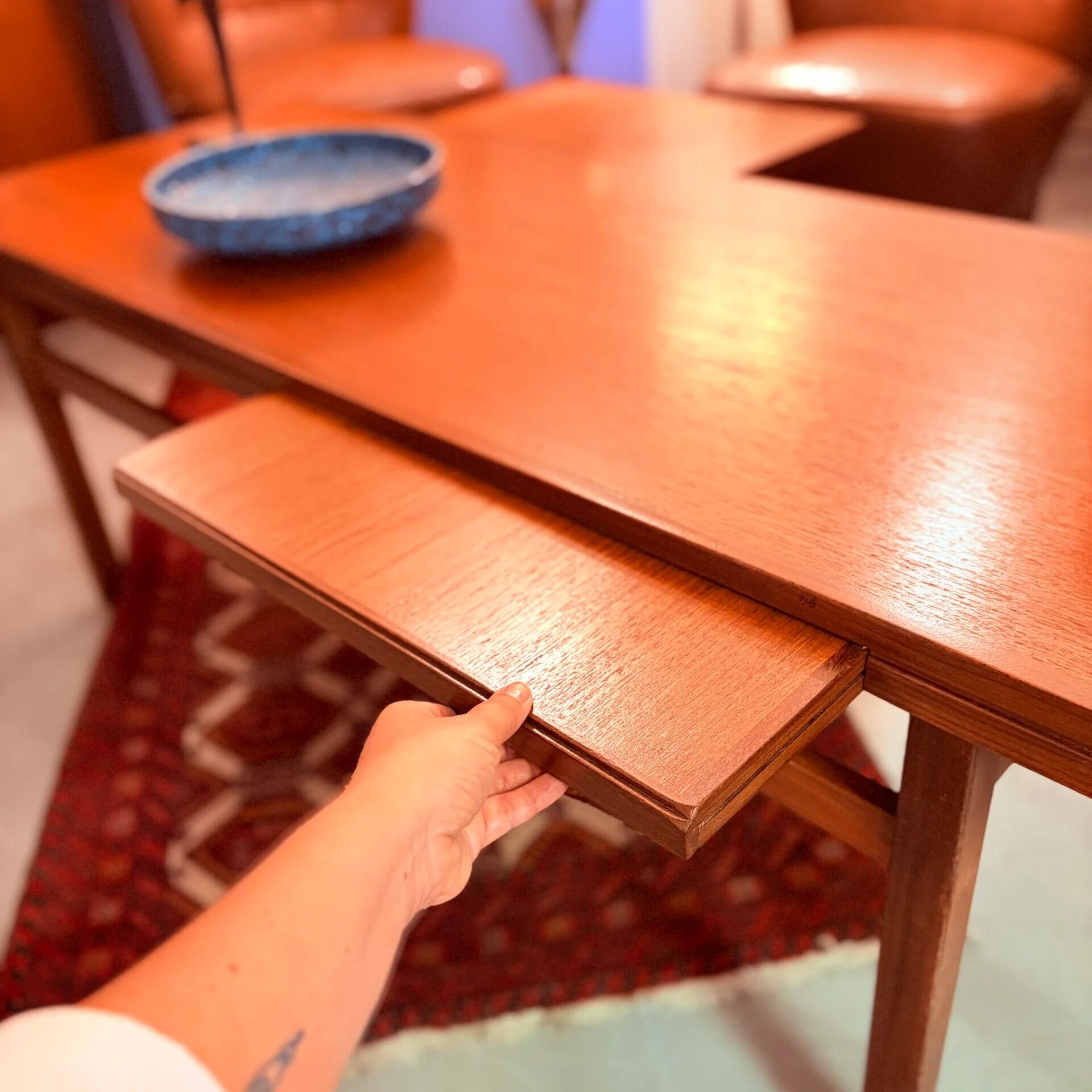 Table basse extensible des années 50, en placage de teck