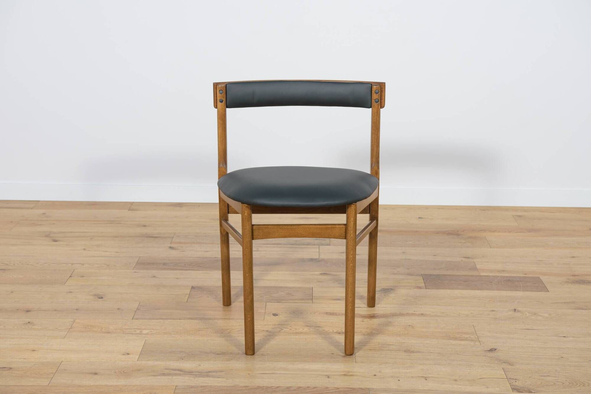 Mid-Century Round Extendable Dining Table and Chairs from McIntosh, 1960s, Set of 5
