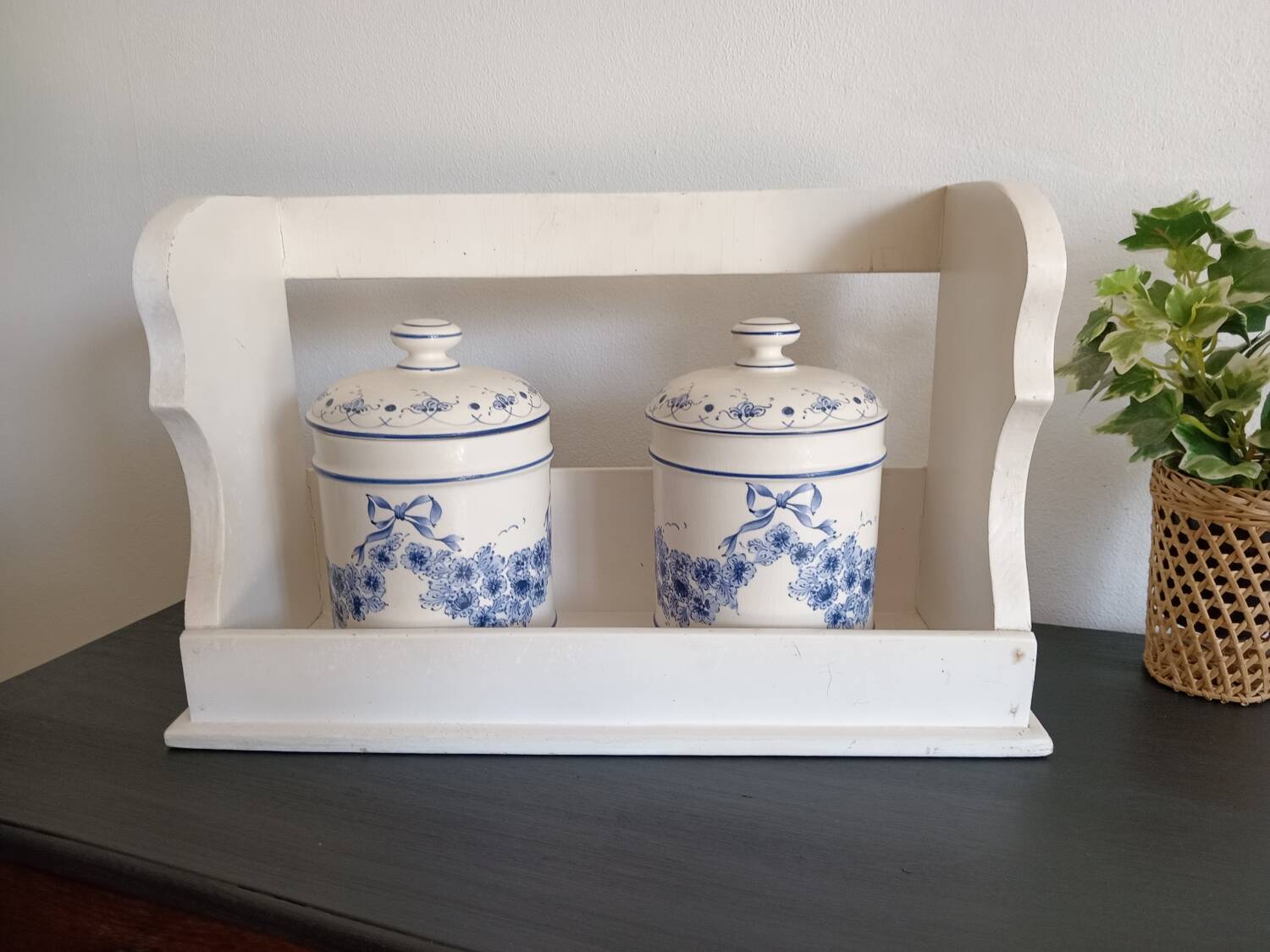 Wall mounted spice rack