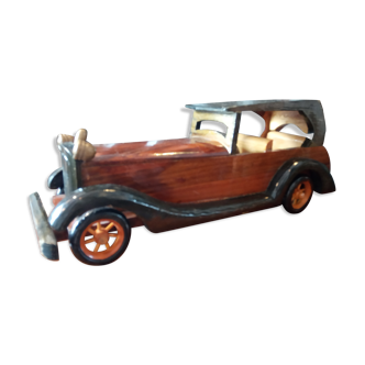 Jouet voiture en bois verni