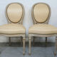 Paire de chaises de style Louis XVI