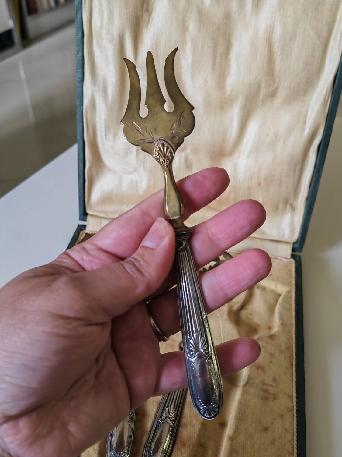 Cutlery box for sweet treats