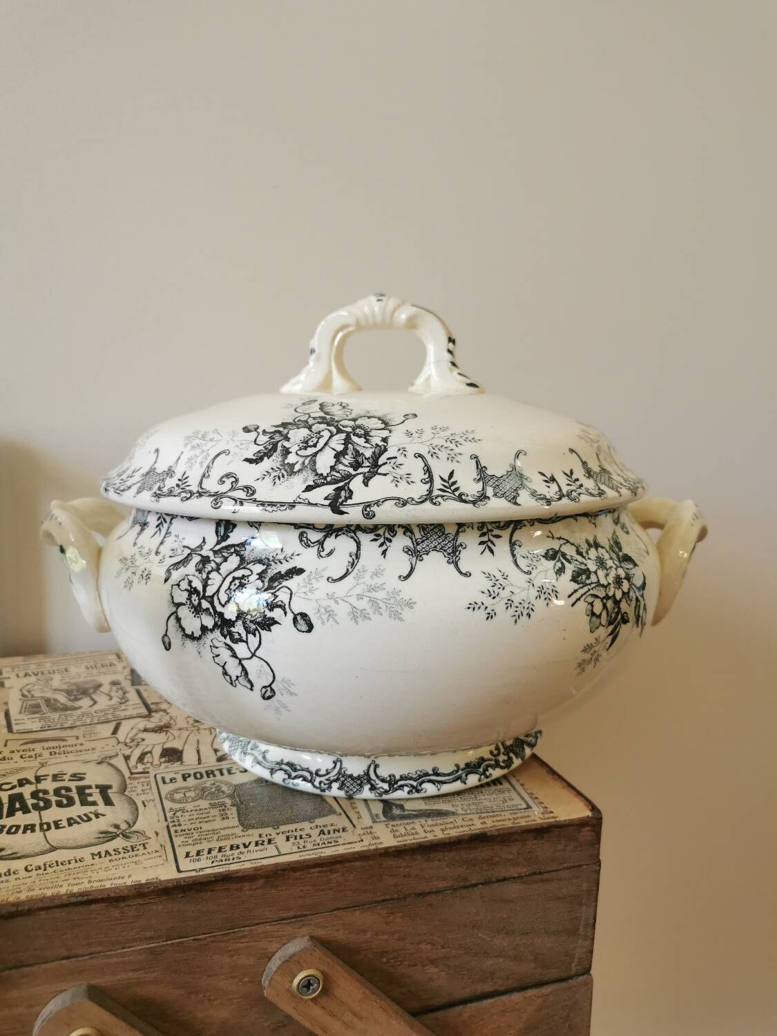 Old HC soup tureen, iron earth